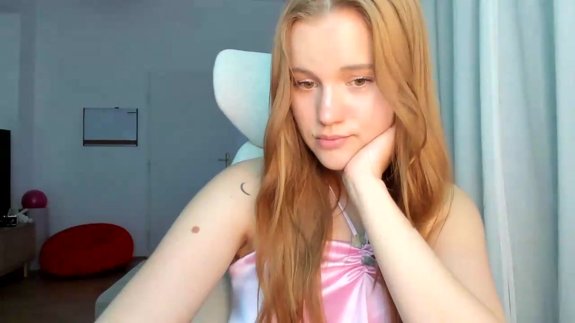 Gallery image thumbnail from Lia_lisia's myfreecams stream on, 05/17/2026, 19:15 image 5 of 20