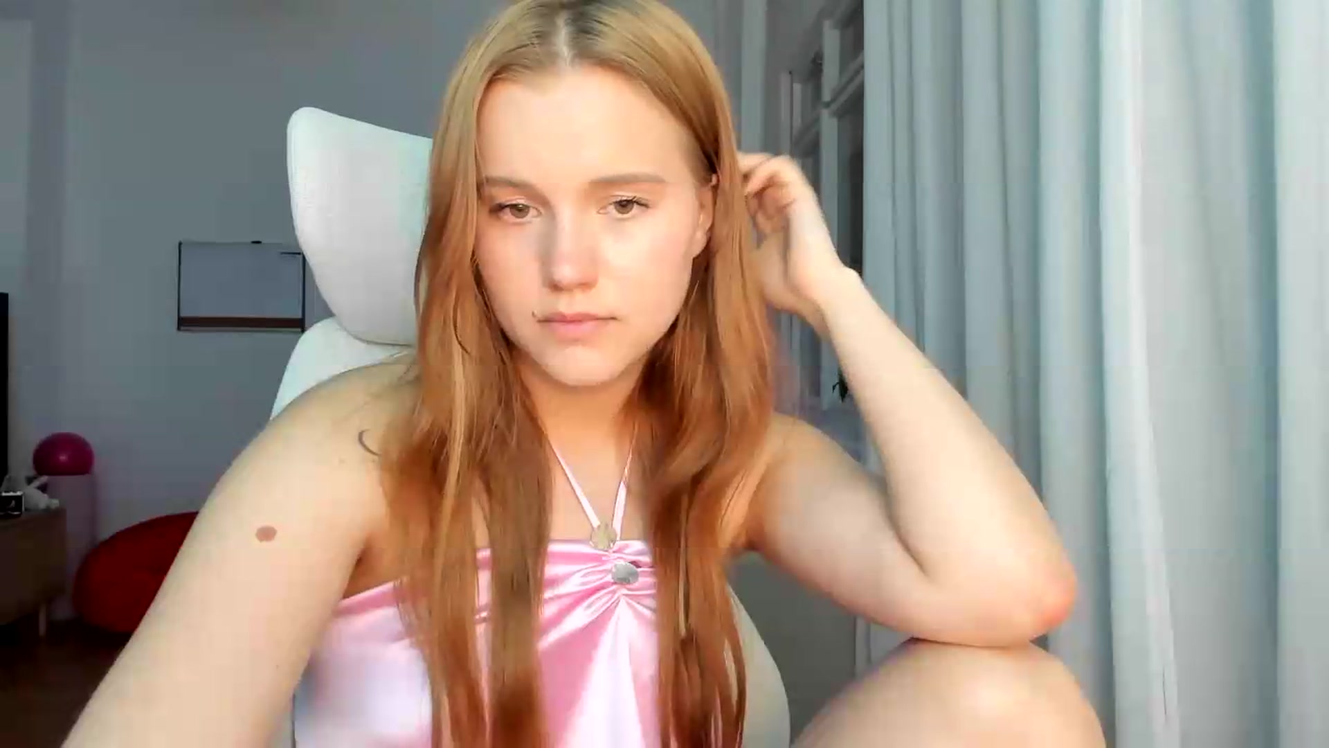 Gallery image thumbnail from Lia_lisia's myfreecams stream on, 05/17/2026, 19:15 image 17 of 20