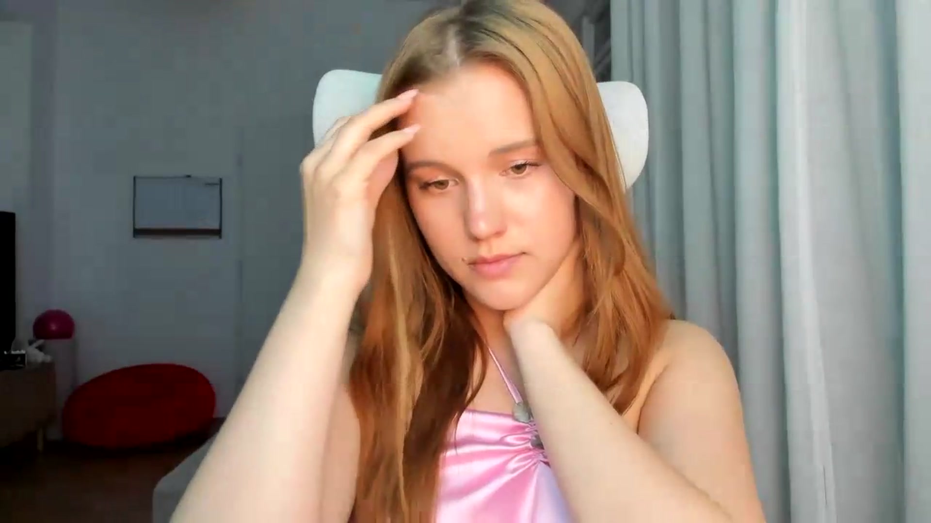 Gallery image thumbnail from Lia_lisia's myfreecams stream on, 05/17/2026, 19:15 image 11 of 20