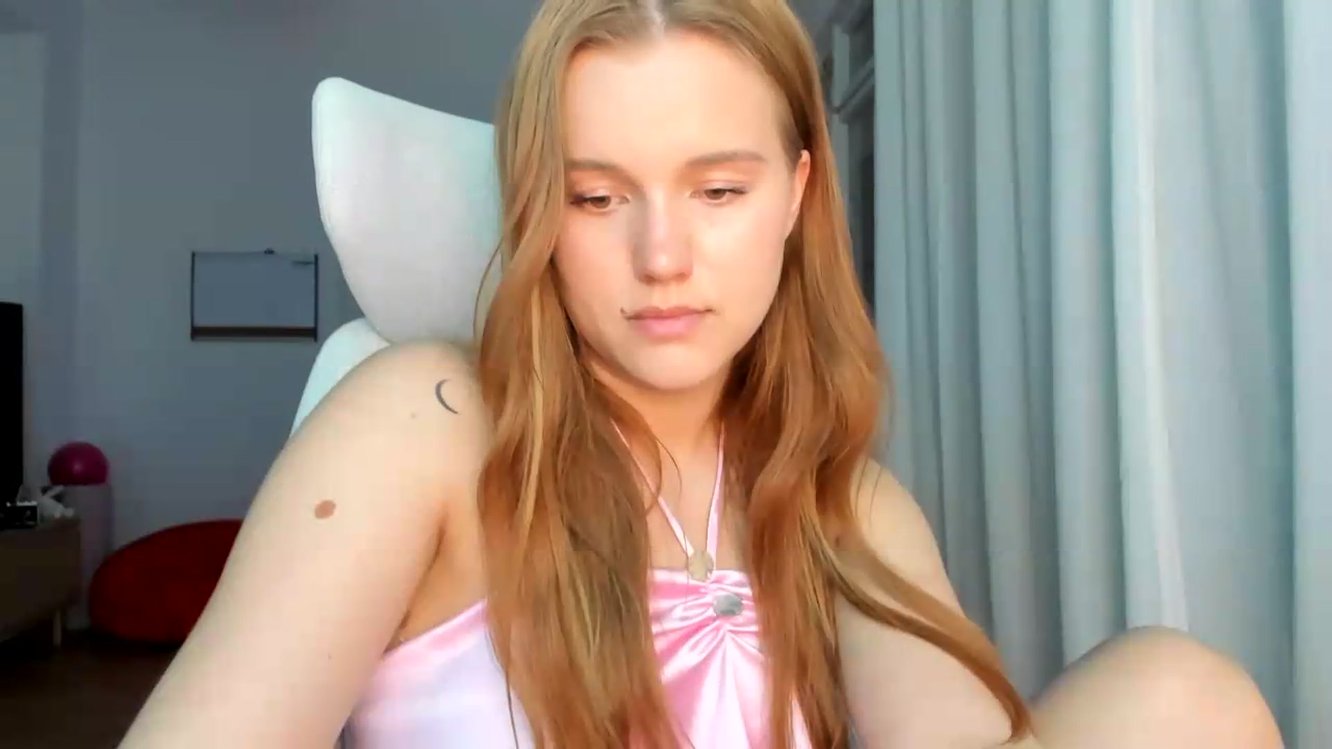 Gallery image thumbnail from Lia_lisia's myfreecams stream on, 05/17/2026, 19:15 image 6 of 20