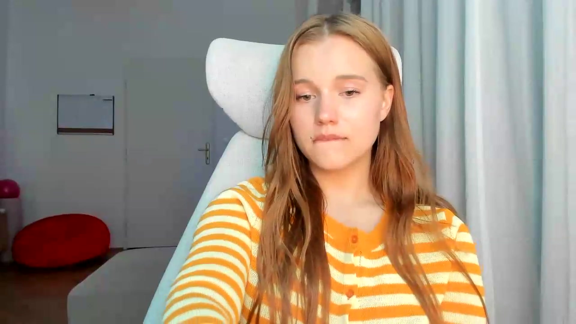Gallery image thumbnail from Lia_lisia's myfreecams stream on, 05/17/2026, 20:39 image 11 of 20