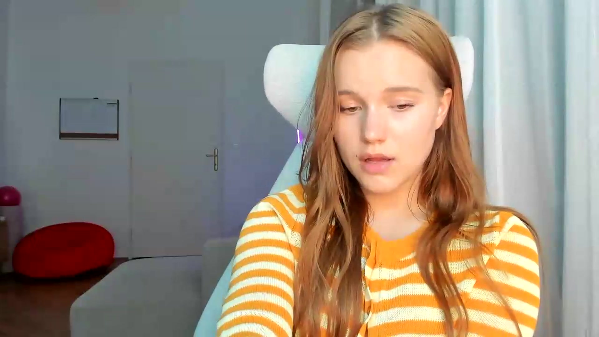 Gallery image thumbnail from Lia_lisia's myfreecams stream on, 05/17/2026, 20:39 image 12 of 20