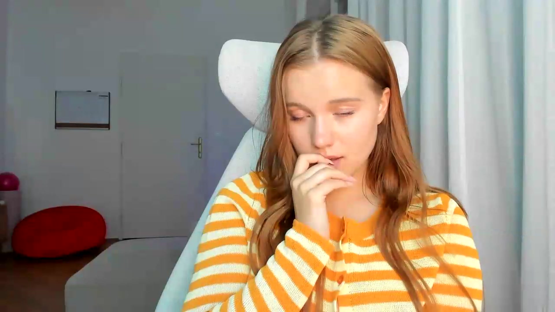 Gallery image thumbnail from Lia_lisia's myfreecams stream on, 05/17/2026, 20:39 image 13 of 20