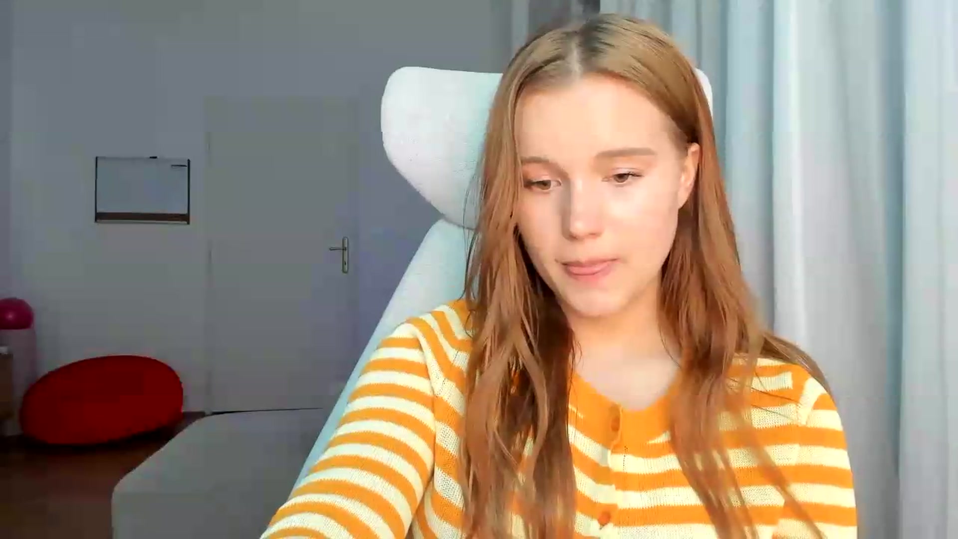 Gallery image thumbnail from Lia_lisia's myfreecams stream on, 05/17/2026, 20:39 image 18 of 20