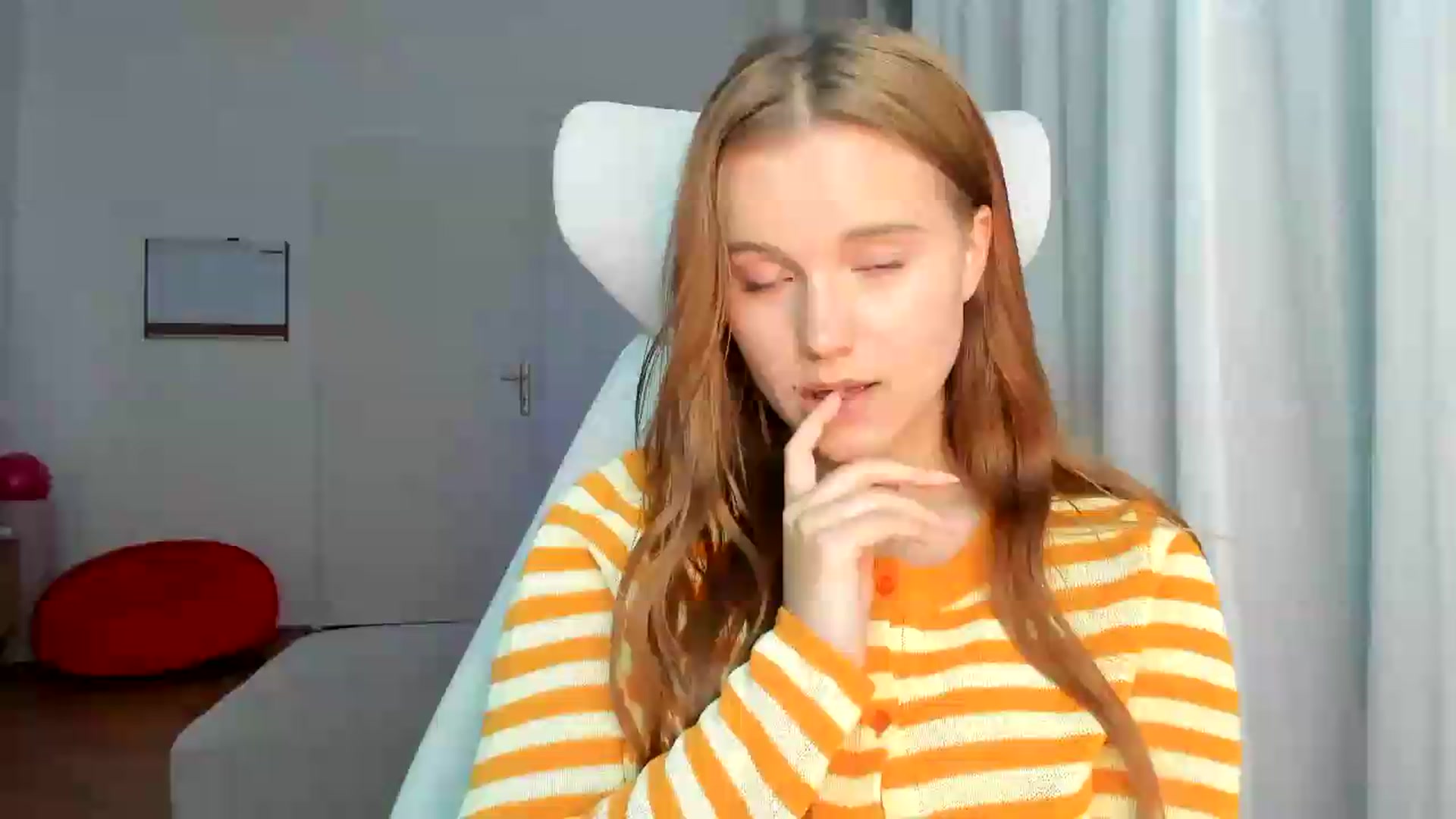 Gallery image thumbnail from Lia_lisia's myfreecams stream on, 05/17/2026, 20:39 image 3 of 20