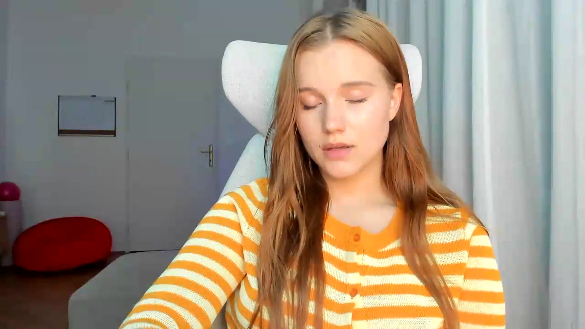 Gallery image thumbnail from Lia_lisia's myfreecams stream on, 05/17/2026, 20:39 image 5 of 20
