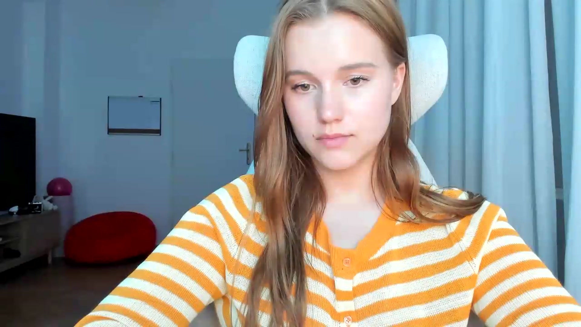 Gallery image thumbnail from Lia_lisia's myfreecams stream on, 05/17/2026, 22:20 image 11 of 20