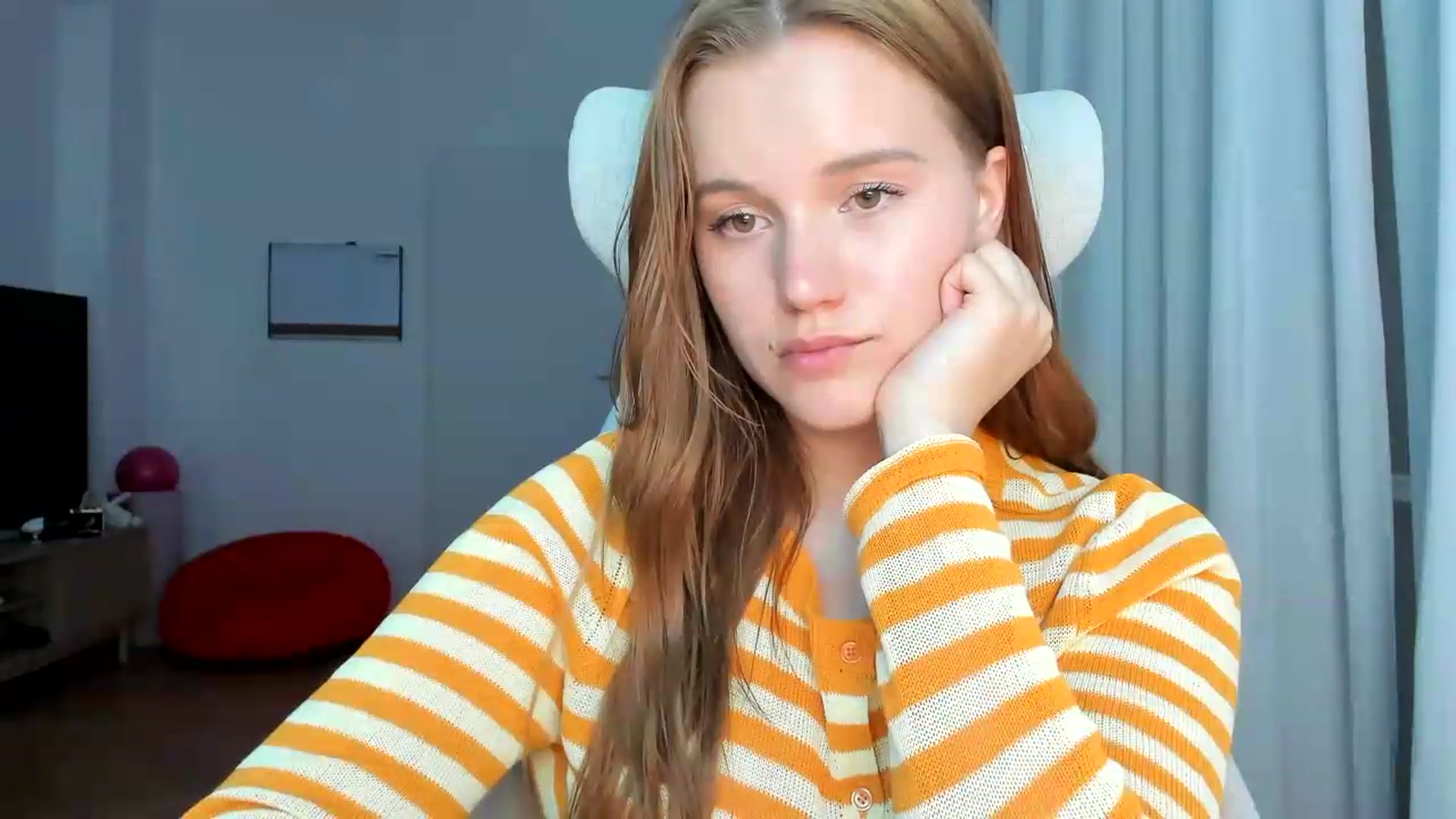Gallery image thumbnail from Lia_lisia's myfreecams stream on, 05/17/2026, 22:20 image 9 of 20
