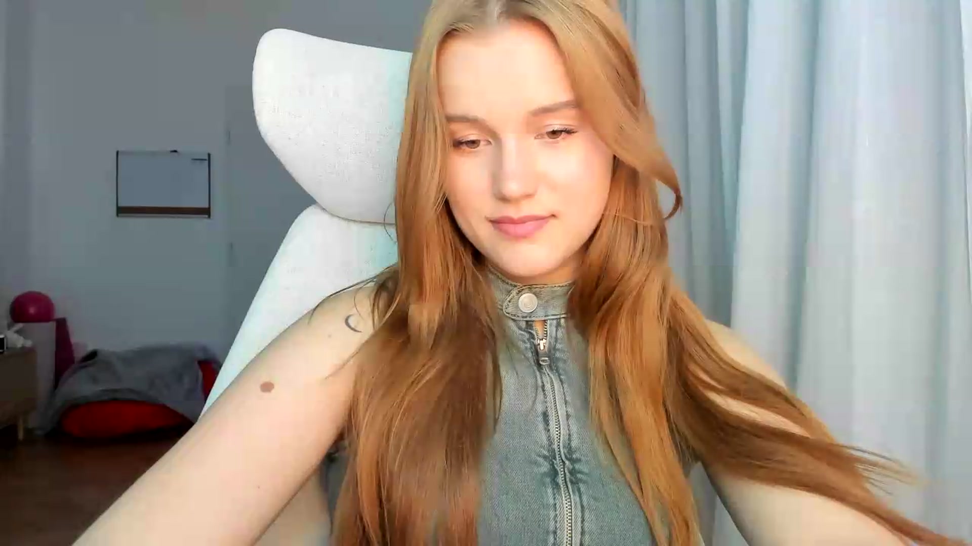 Gallery image thumbnail from Lia_lisia's myfreecams stream on, 05/18/2026, 18:13 image 19 of 20