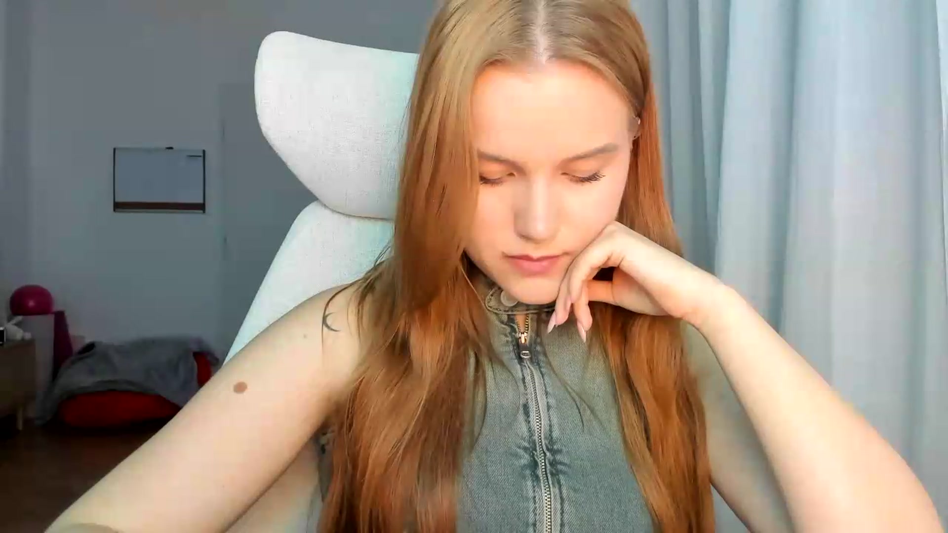 Gallery image thumbnail from Lia_lisia's myfreecams stream on, 05/18/2026, 18:13 image 17 of 20