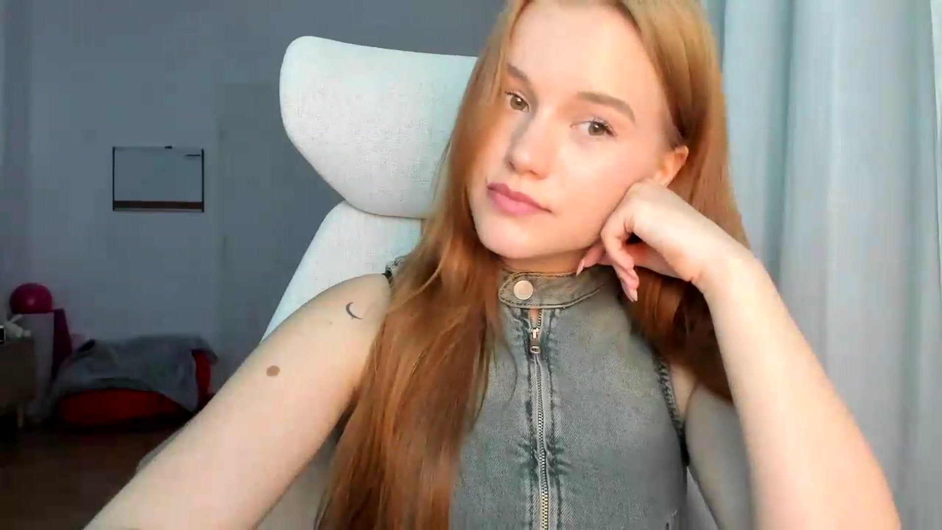 Gallery image thumbnail from Lia_lisia's myfreecams stream on, 05/18/2026, 18:13 image 16 of 20