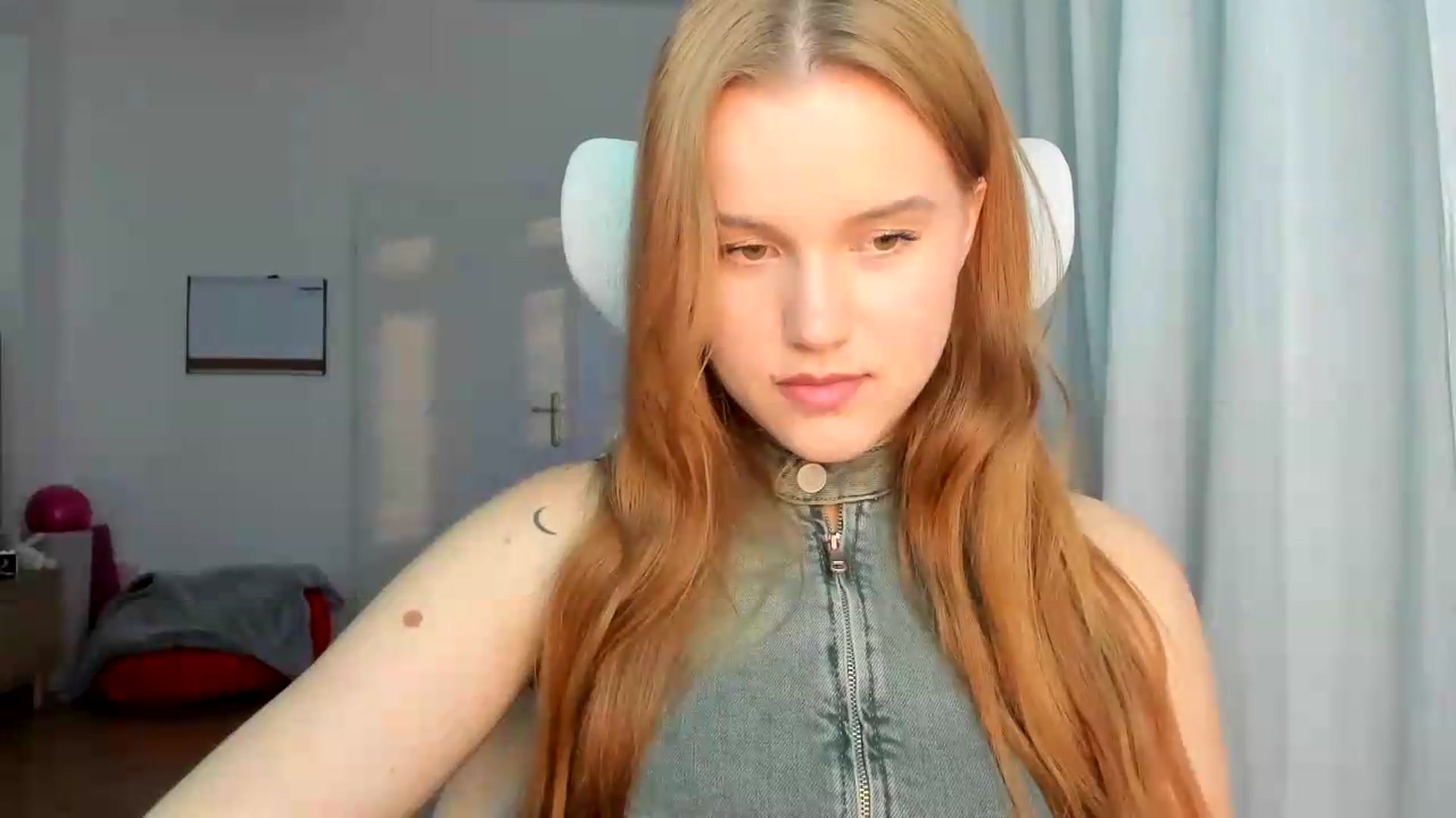 Gallery image thumbnail from Lia_lisia's myfreecams stream on, 05/18/2026, 18:13 image 4 of 20