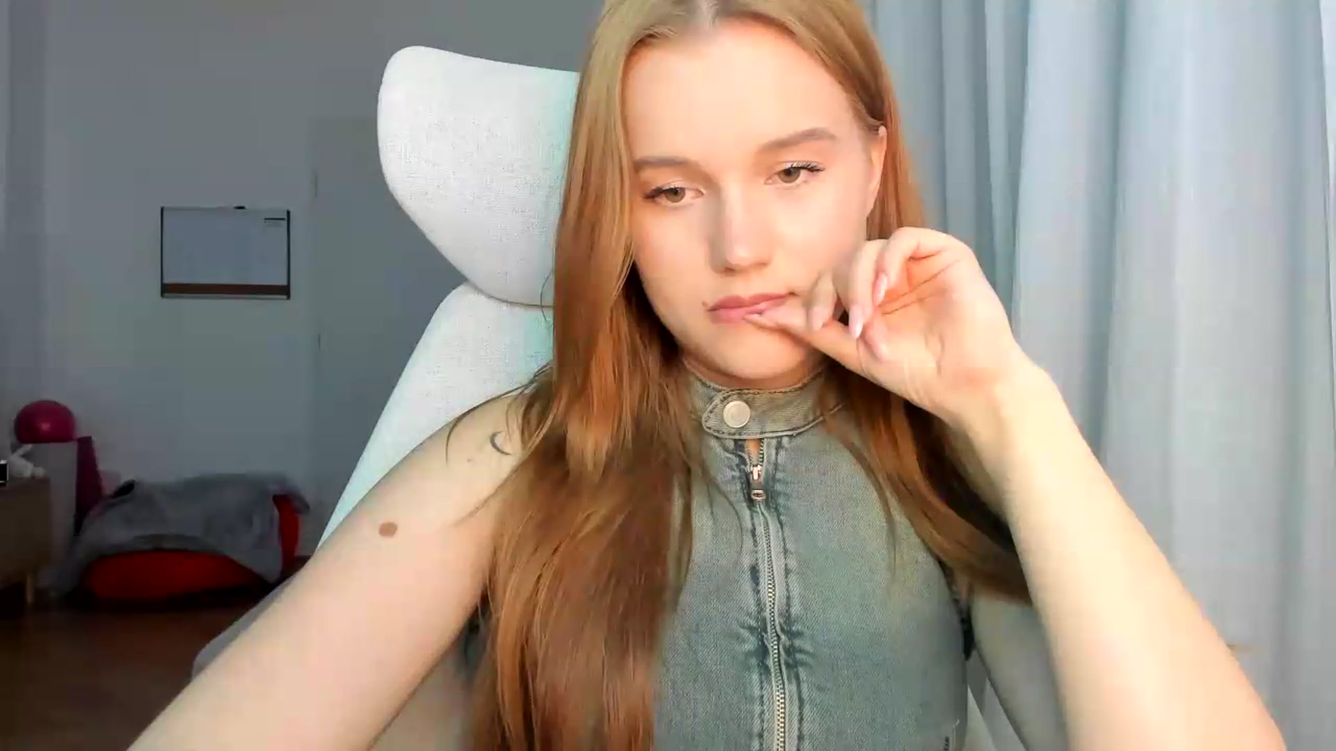 Gallery image thumbnail from Lia_lisia's myfreecams stream on, 05/18/2026, 18:13 image 18 of 20