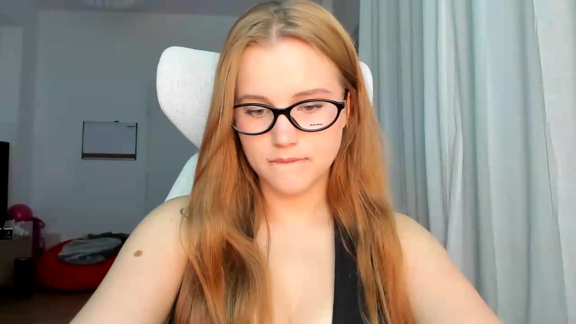 Gallery image thumbnail from Lia_lisia's myfreecams stream on, 05/21/2026, 18:39 image 14 of 20