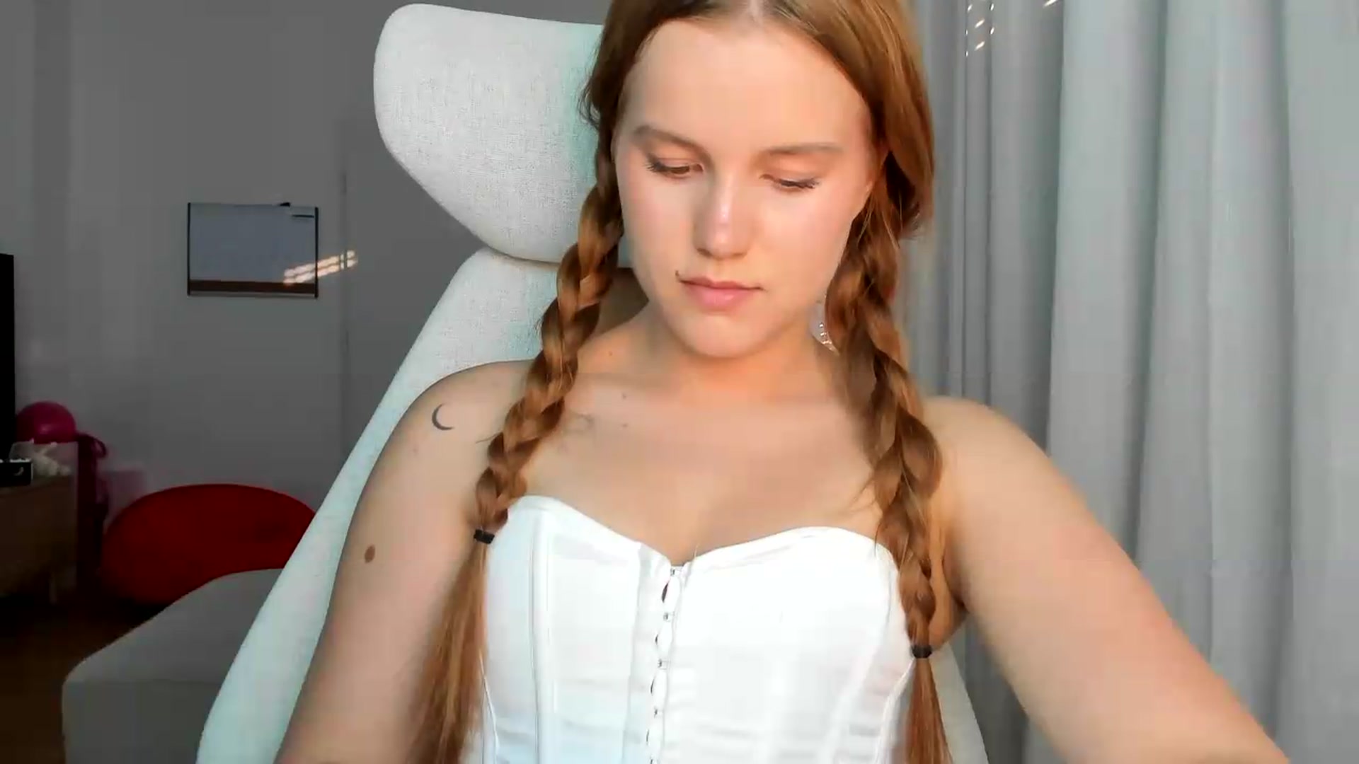 Gallery image thumbnail from Lia_lisia's myfreecams stream on, 05/27/2026, 17:03 image 17 of 20