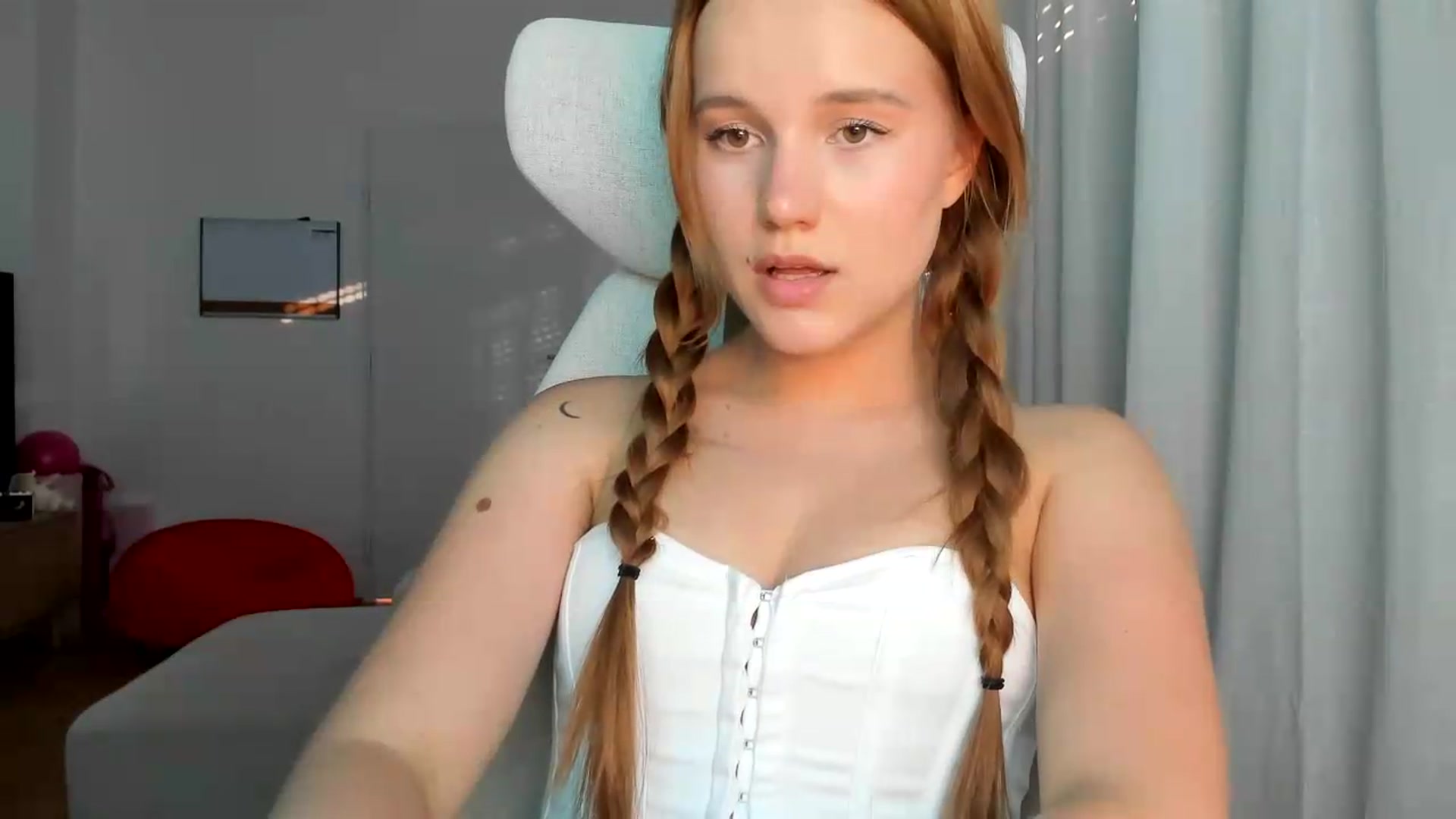 Gallery image thumbnail from Lia_lisia's myfreecams stream on, 05/27/2026, 17:03 image 12 of 20