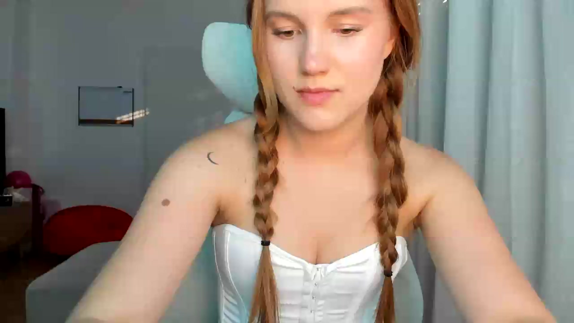 Gallery image thumbnail from Lia_lisia's myfreecams stream on, 05/27/2026, 17:03 image 15 of 20