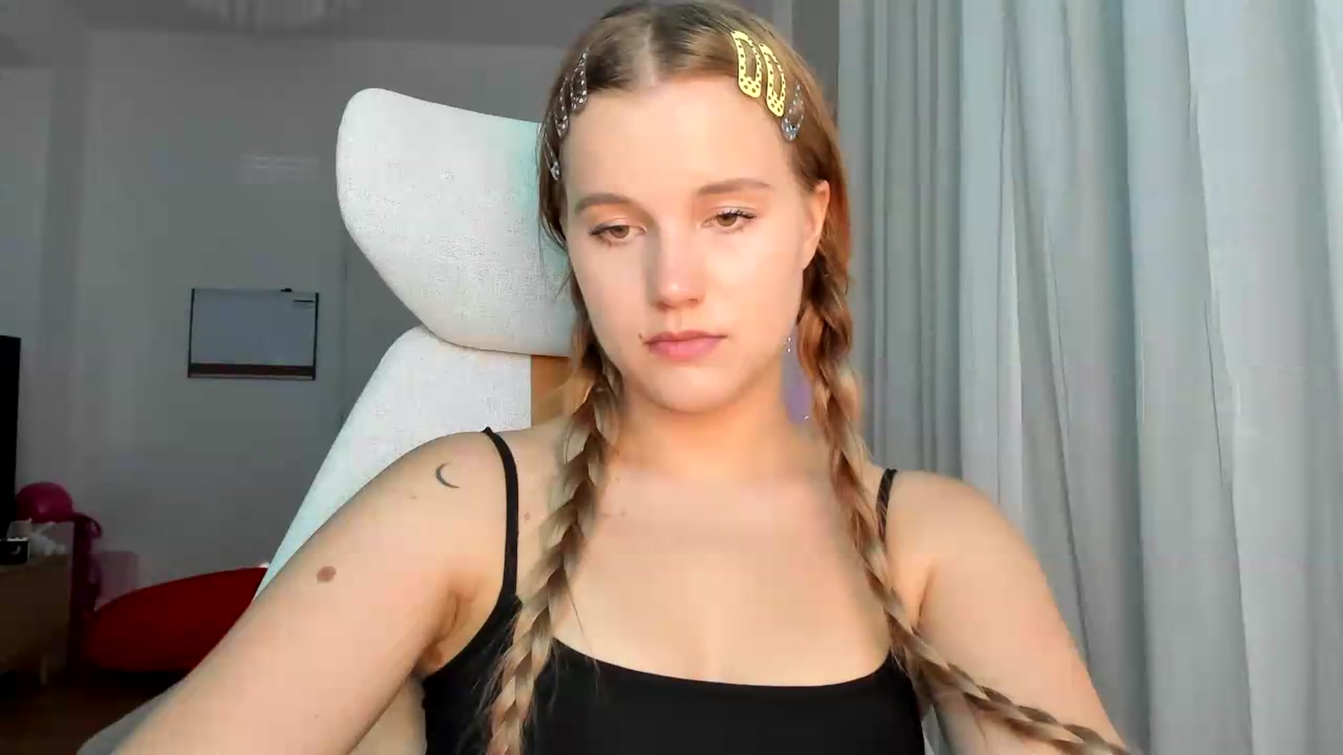 Gallery image thumbnail from Lia_lisia's myfreecams stream on, 05/29/2026, 16:07 image 16 of 20