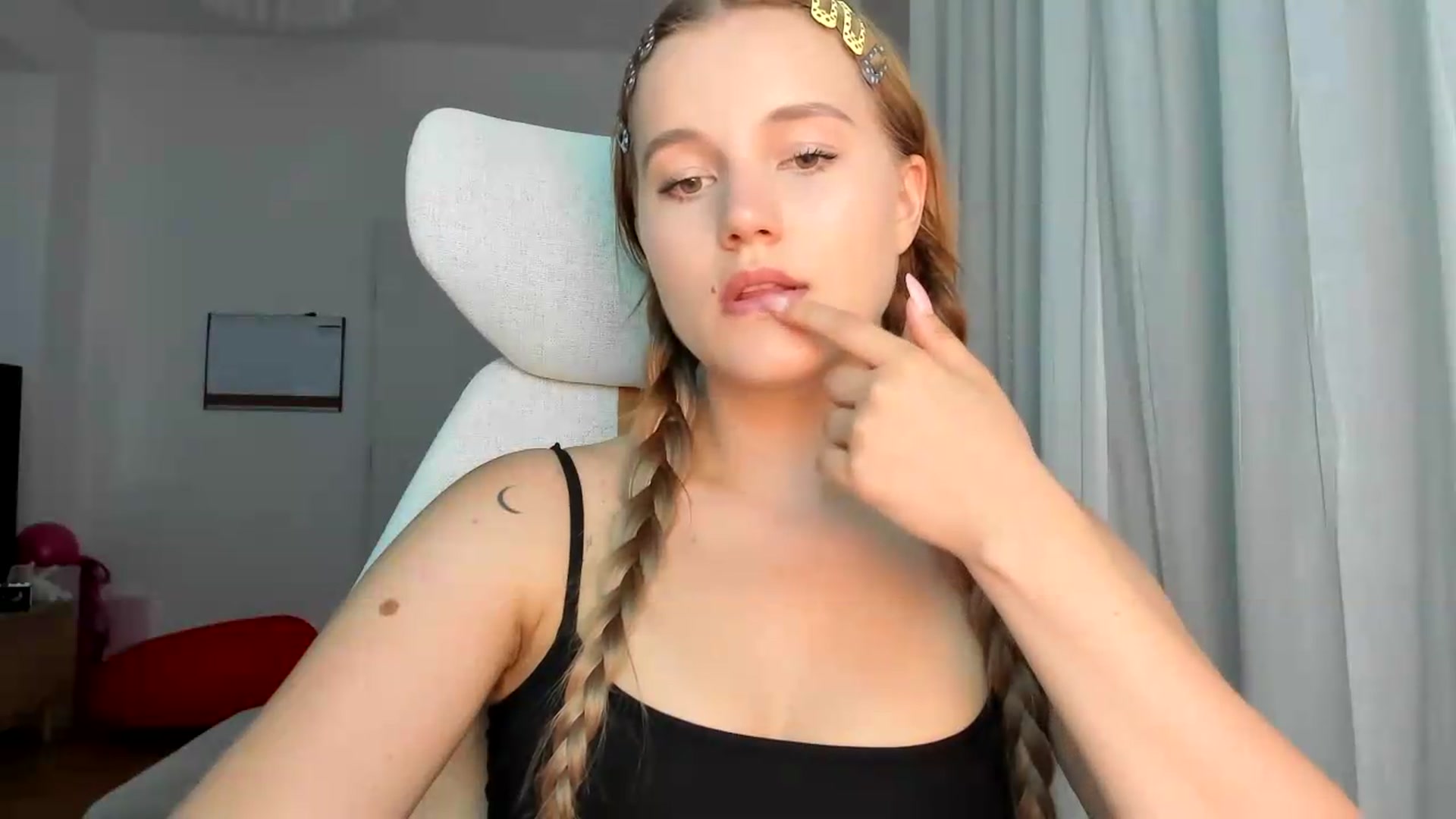 Gallery image thumbnail from Lia_lisia's myfreecams stream on, 05/29/2026, 16:07 image 8 of 20