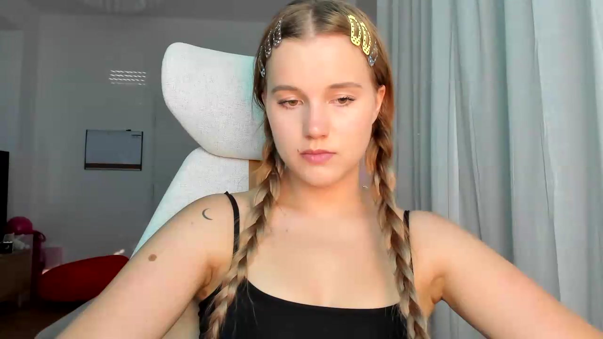 Gallery image thumbnail from Lia_lisia's myfreecams stream on, 05/29/2026, 16:07 image 18 of 20