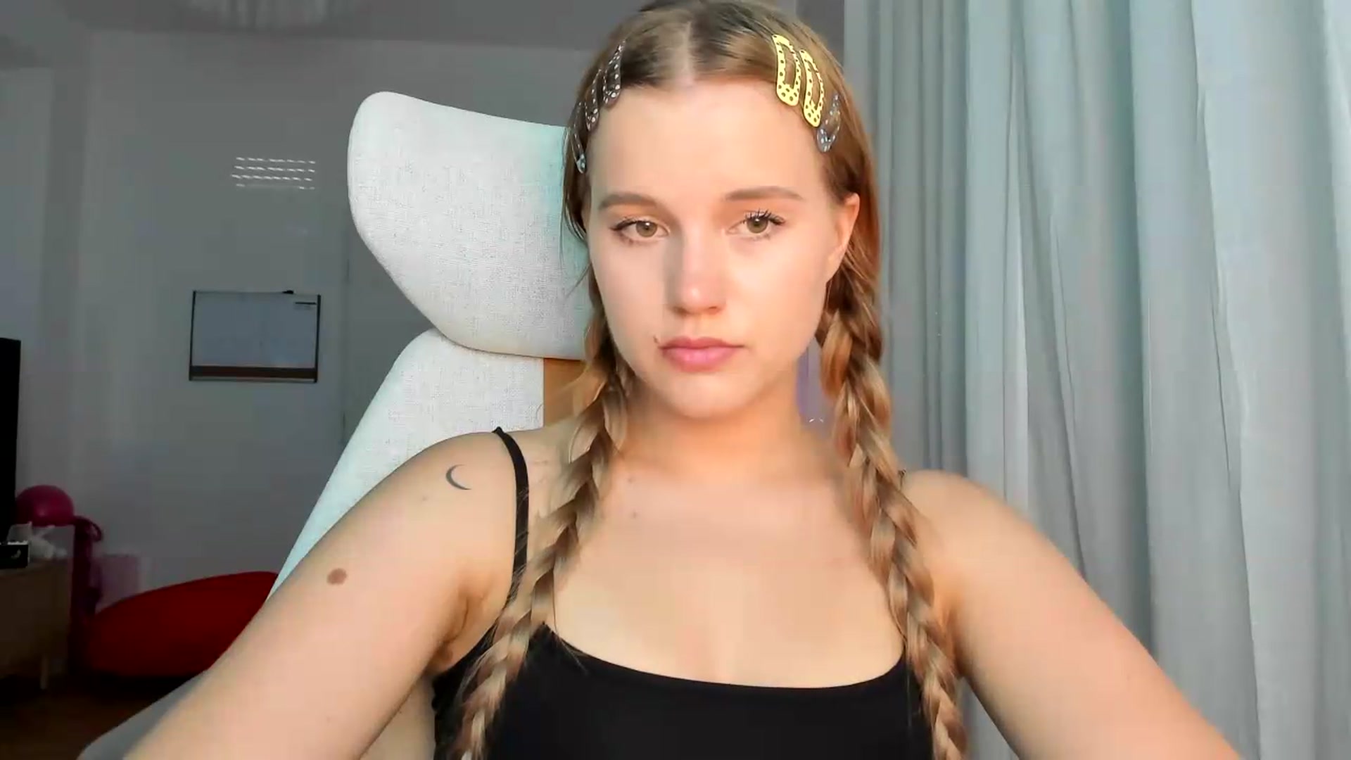 Gallery image thumbnail from Lia_lisia's myfreecams stream on, 05/29/2026, 16:07 image 14 of 20