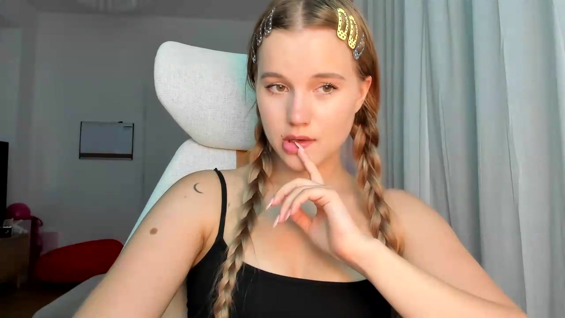 Gallery image thumbnail from Lia_lisia's myfreecams stream on, 05/29/2026, 16:07 image 7 of 20