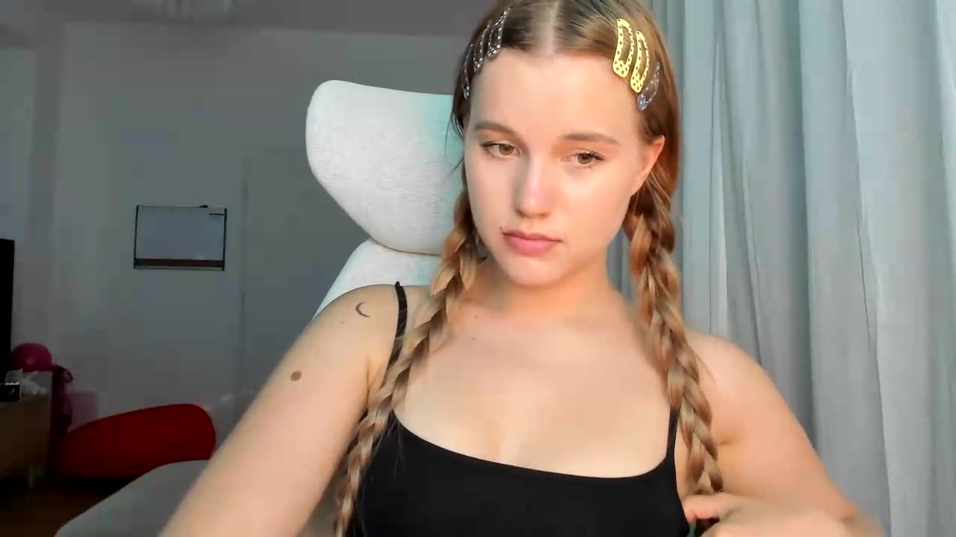 Gallery image thumbnail from Lia_lisia's myfreecams stream on, 05/29/2026, 16:07 image 9 of 20