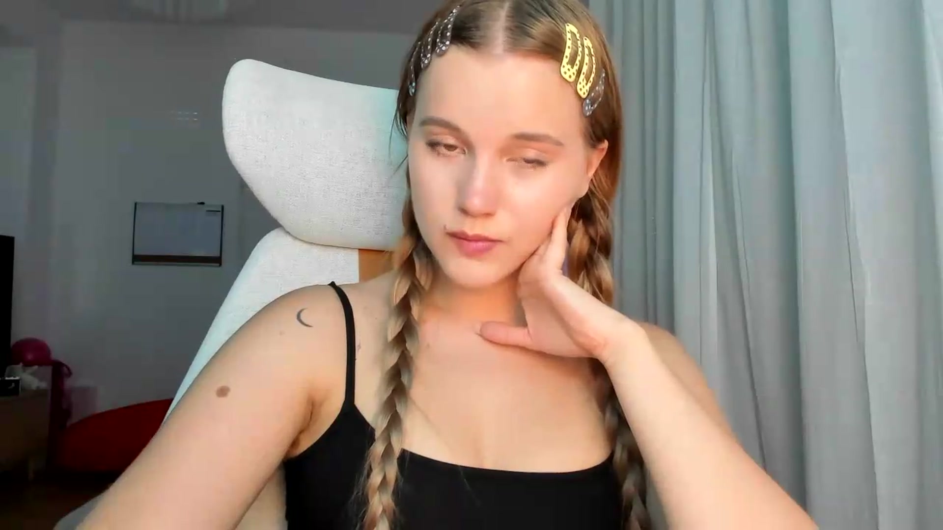 Gallery image thumbnail from Lia_lisia's myfreecams stream on, 05/29/2026, 16:07 image 3 of 20