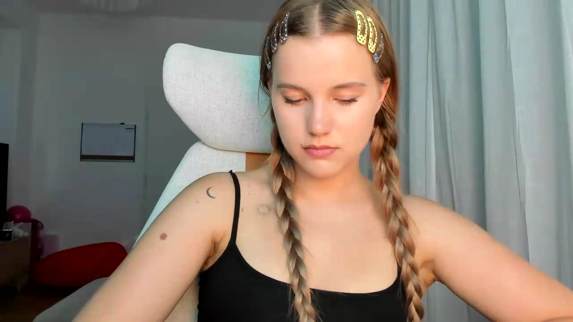 Gallery image thumbnail from Lia_lisia's myfreecams stream on, 05/29/2026, 16:07 image 10 of 20