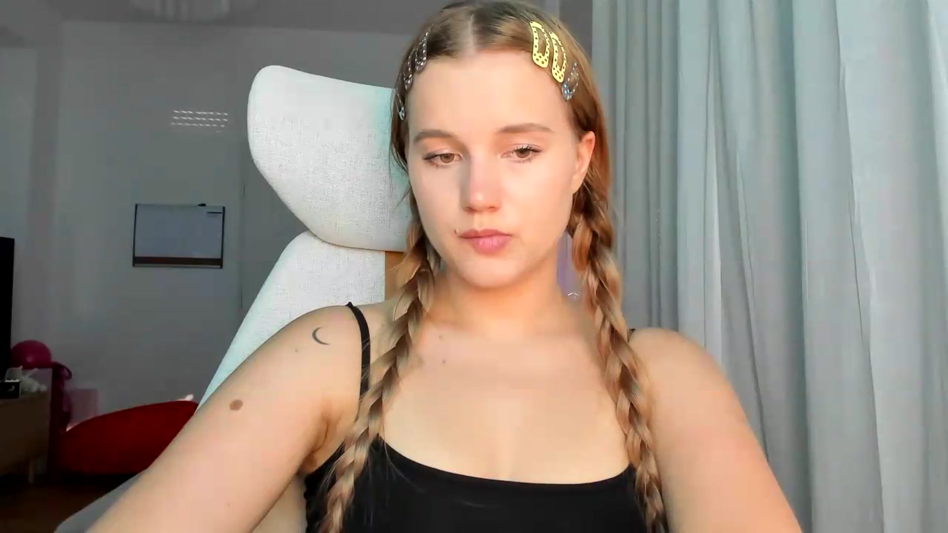 Gallery image thumbnail from Lia_lisia's myfreecams stream on, 05/29/2026, 16:07 image 17 of 20