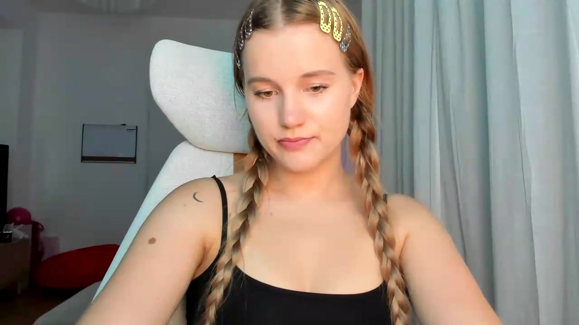 Gallery image thumbnail from Lia_lisia's myfreecams stream on, 05/29/2026, 16:07 image 5 of 20