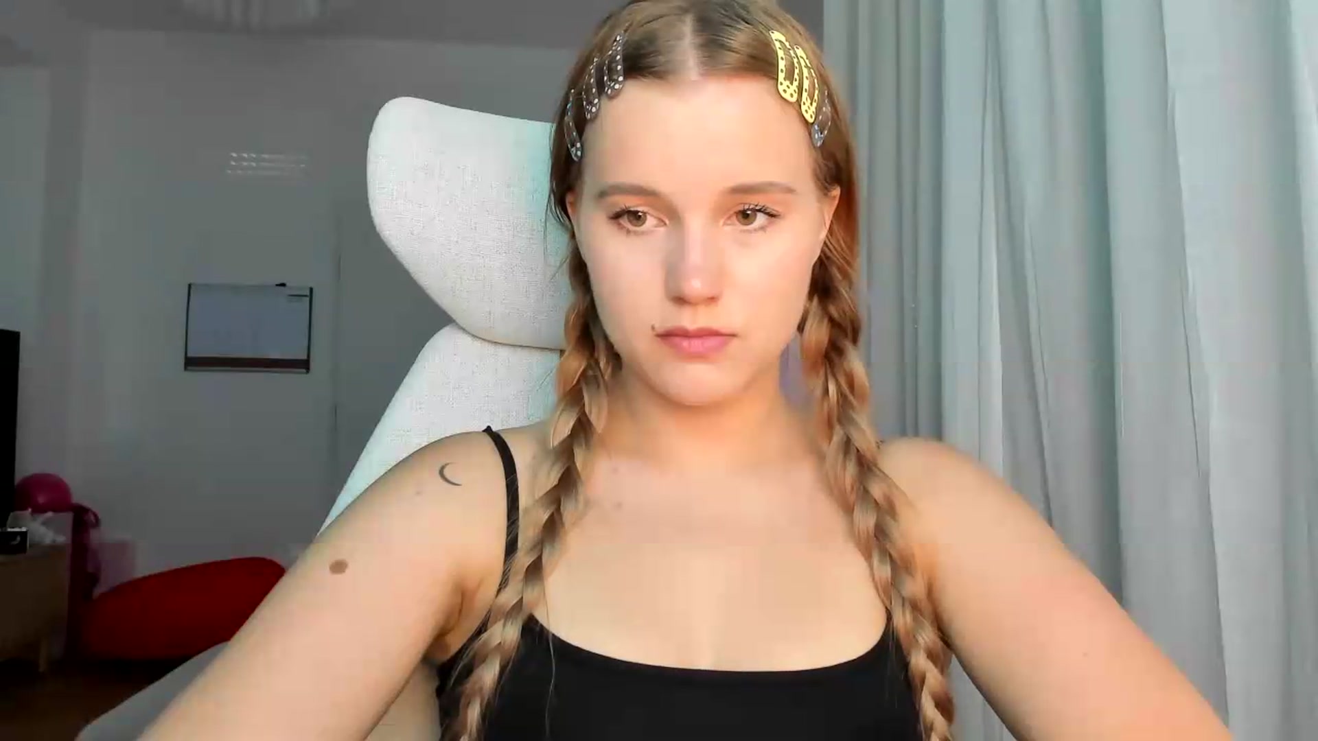 Gallery image thumbnail from Lia_lisia's myfreecams stream on, 05/29/2026, 16:07 image 12 of 20
