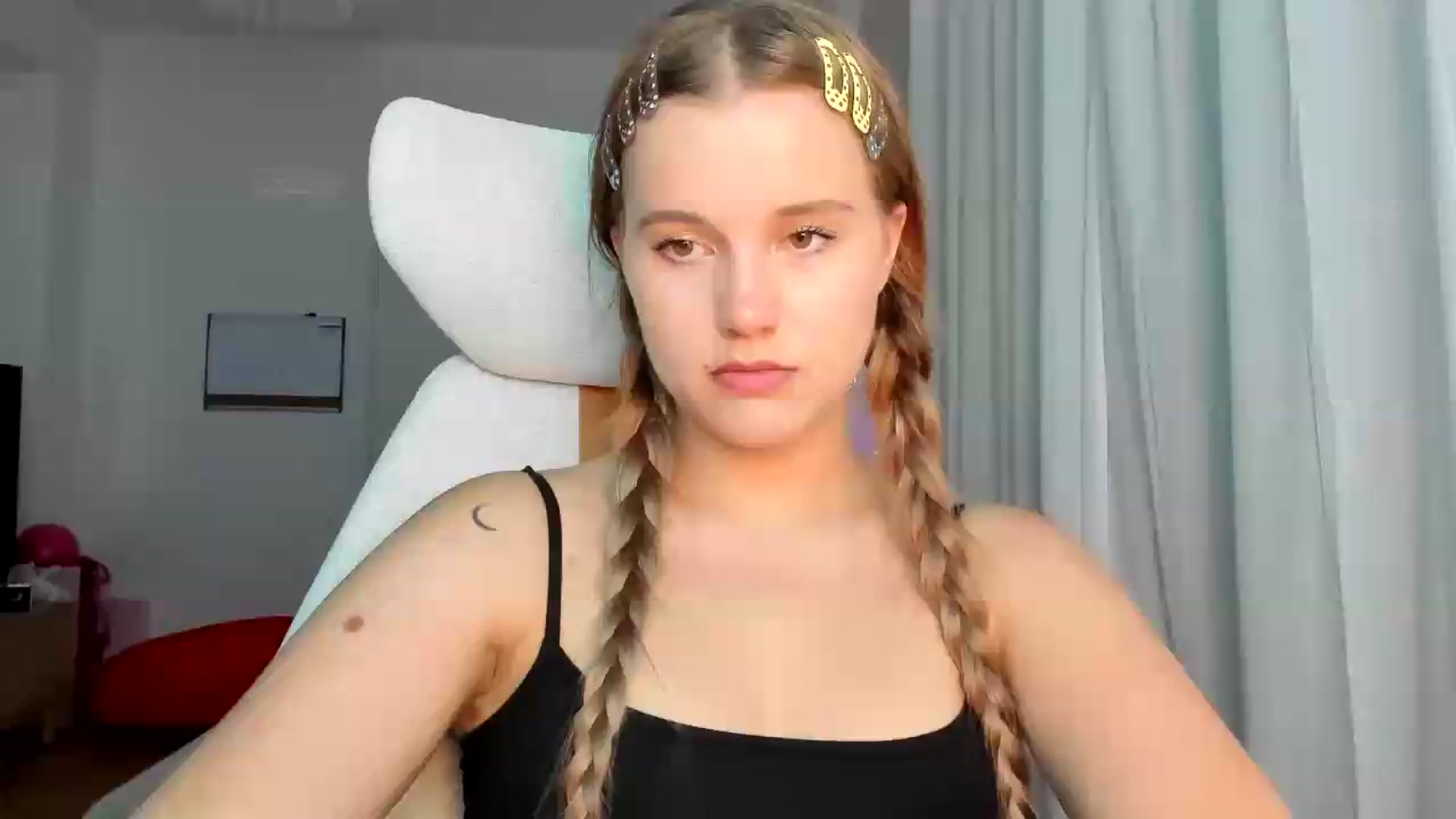 Gallery image thumbnail from Lia_lisia's myfreecams stream on, 05/29/2026, 16:07 image 15 of 20