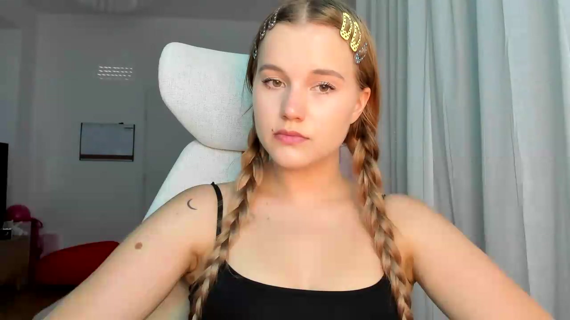Gallery image thumbnail from Lia_lisia's myfreecams stream on, 05/29/2026, 16:07 image 13 of 20