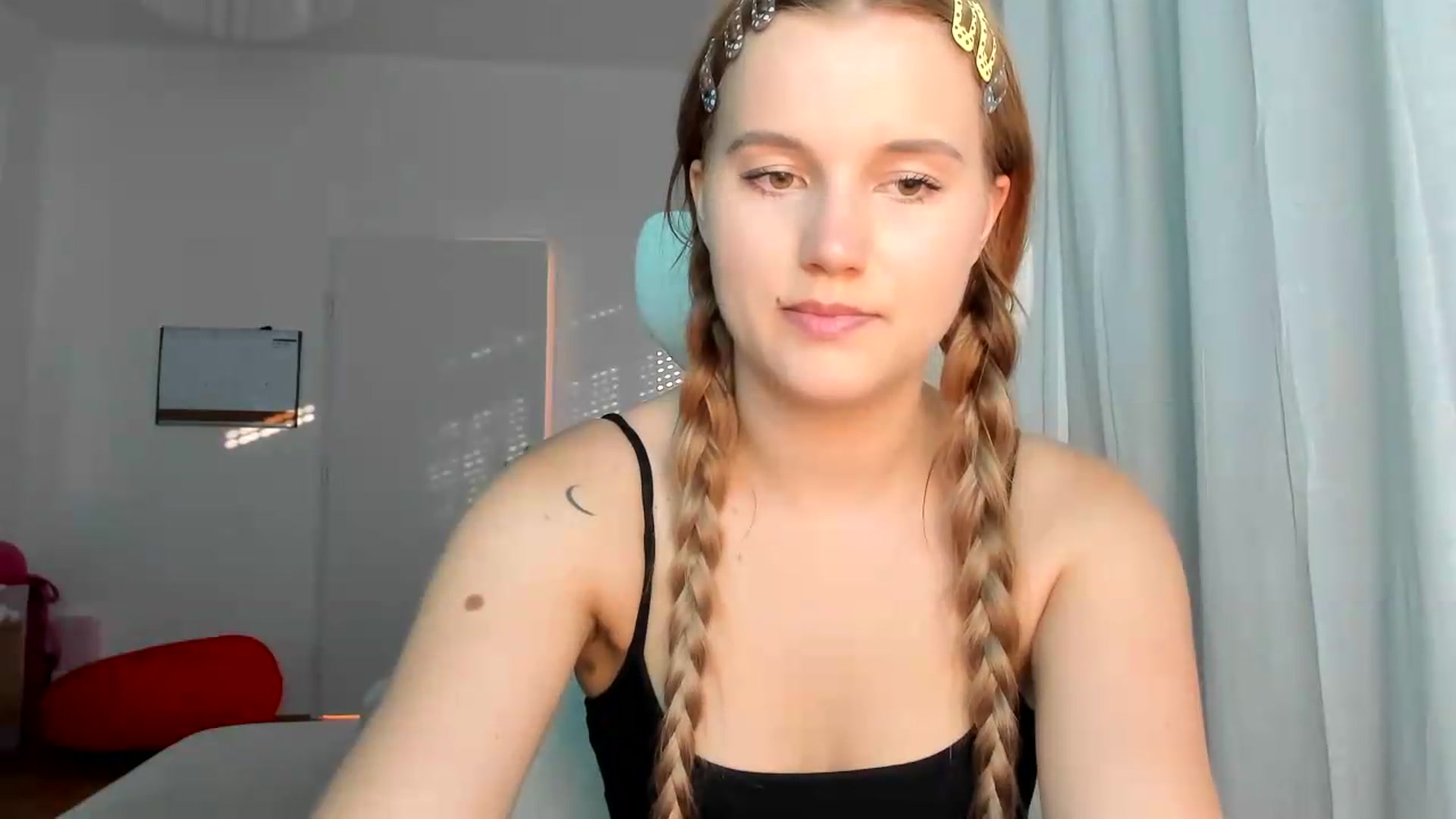 Gallery image thumbnail from Lia_lisia's myfreecams stream on, 05/29/2026, 18:16 image 3 of 20