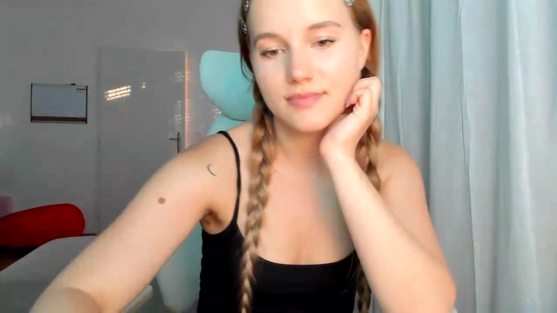 Gallery image thumbnail from Lia_lisia's myfreecams stream on, 05/29/2026, 18:16 image 9 of 20