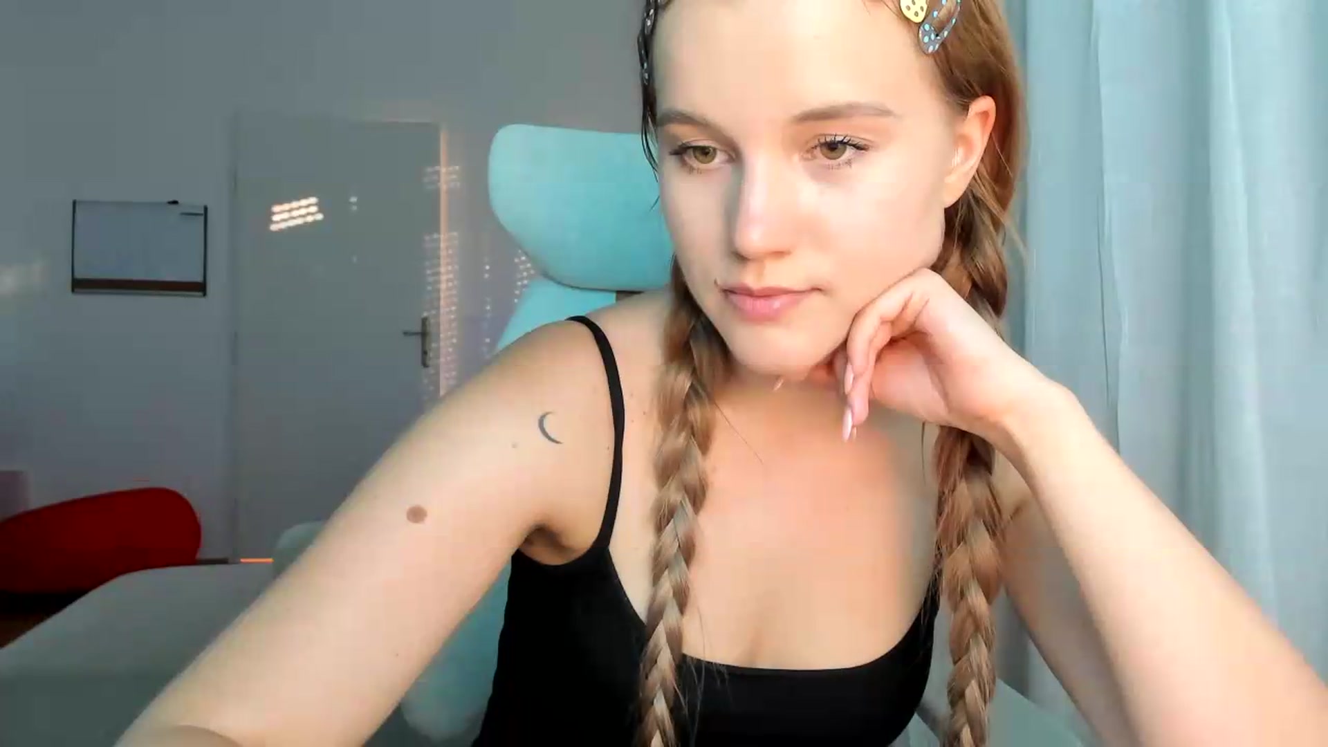 Gallery image thumbnail from Lia_lisia's myfreecams stream on, 05/29/2026, 18:16 image 10 of 20