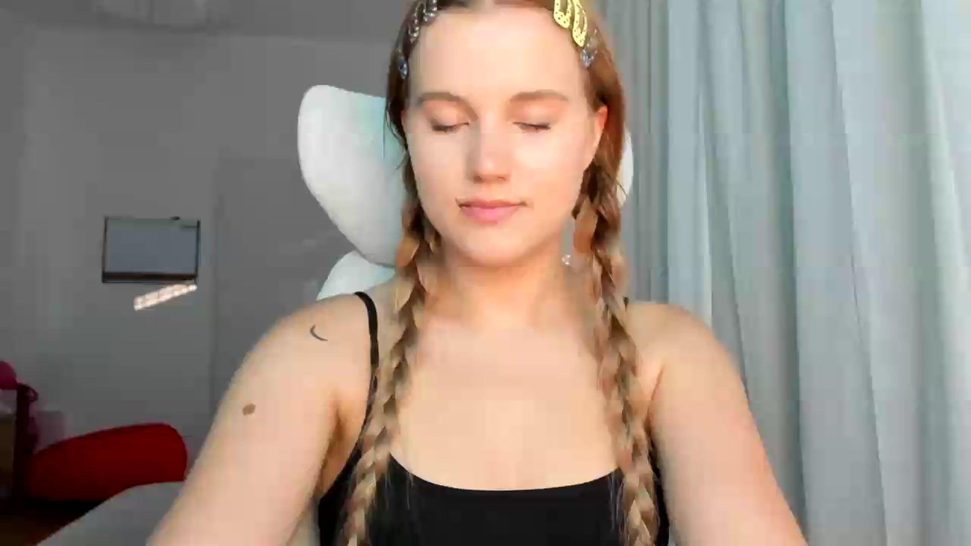 Gallery image thumbnail from Lia_lisia's myfreecams stream on, 05/29/2026, 18:16 image 2 of 20