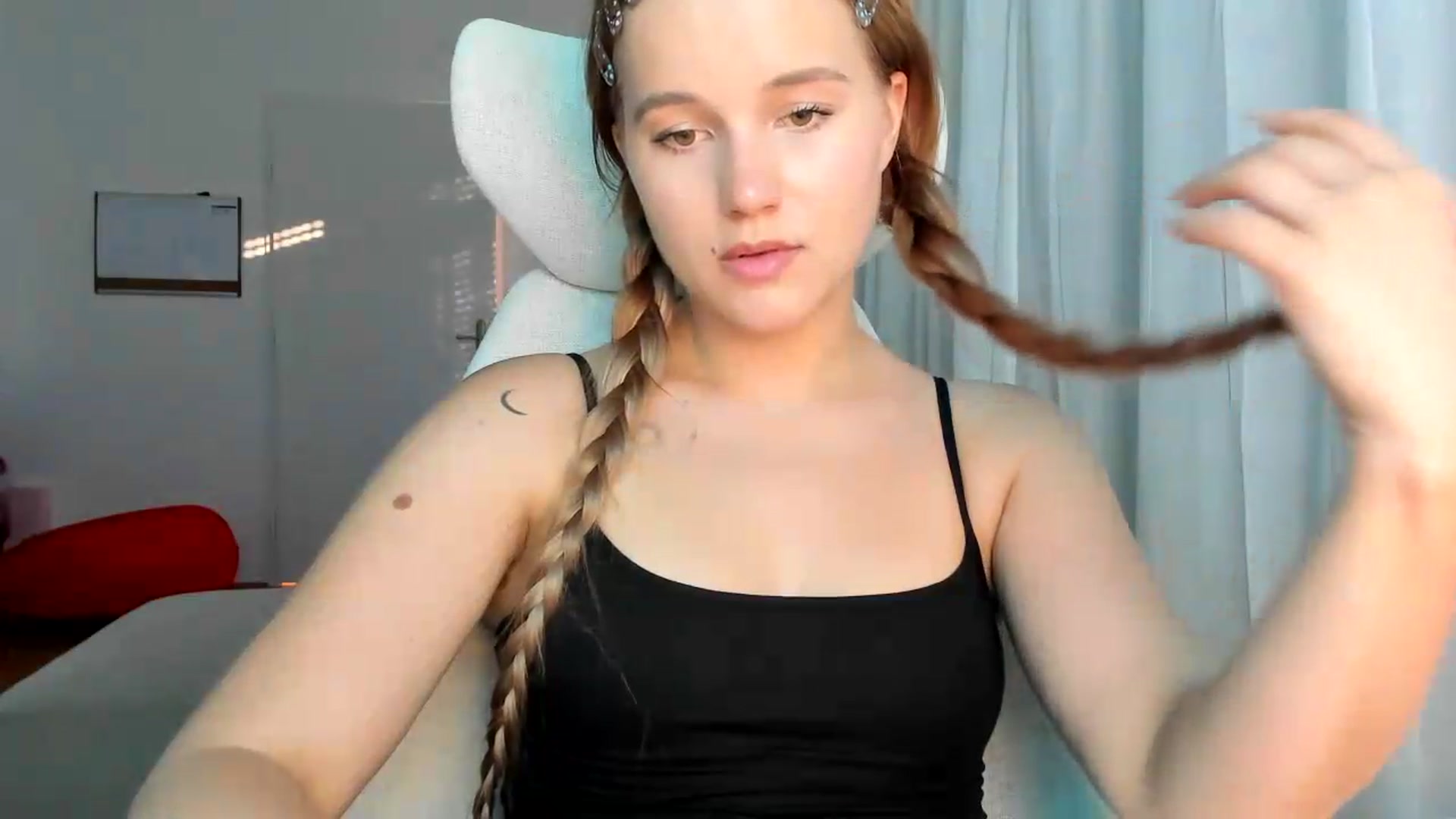 Gallery image thumbnail from Lia_lisia's myfreecams stream on, 05/29/2026, 18:16 image 7 of 20
