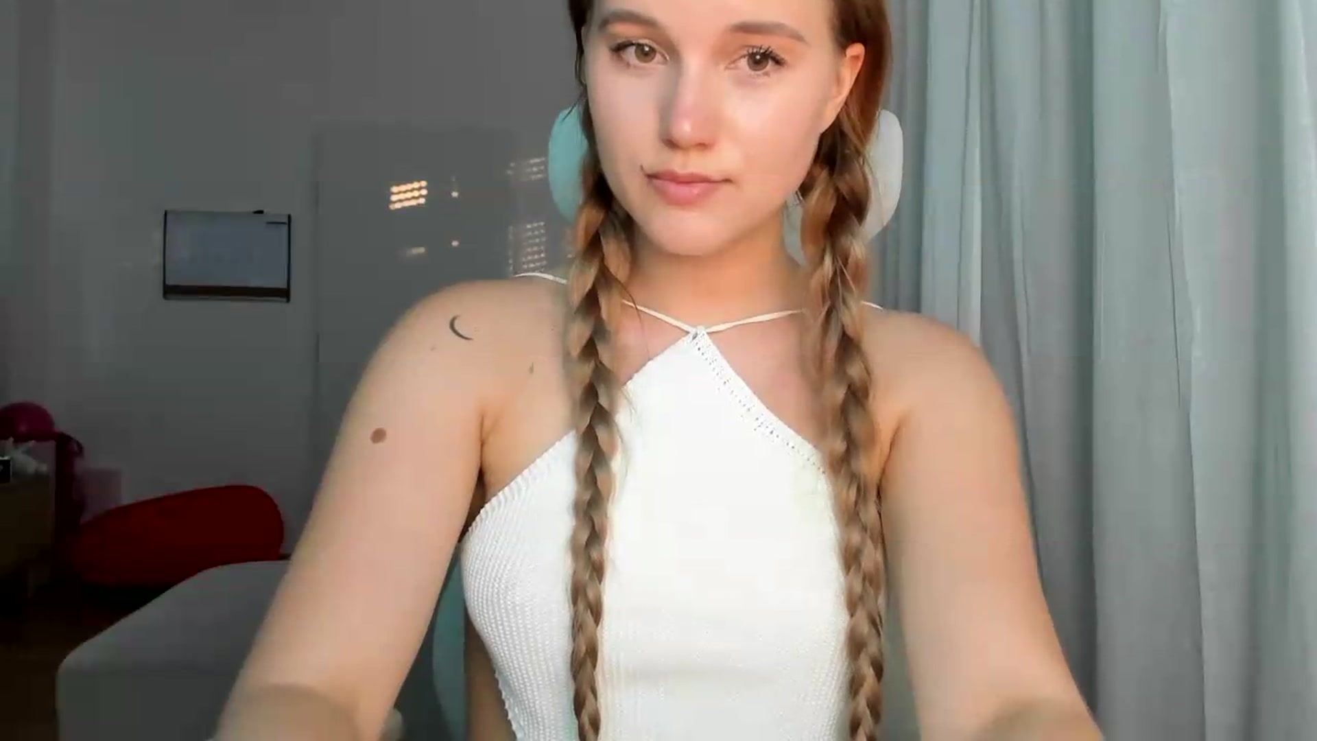 Gallery image thumbnail from Lia_lisia's myfreecams stream on, 05/29/2026, 18:16 image 13 of 20