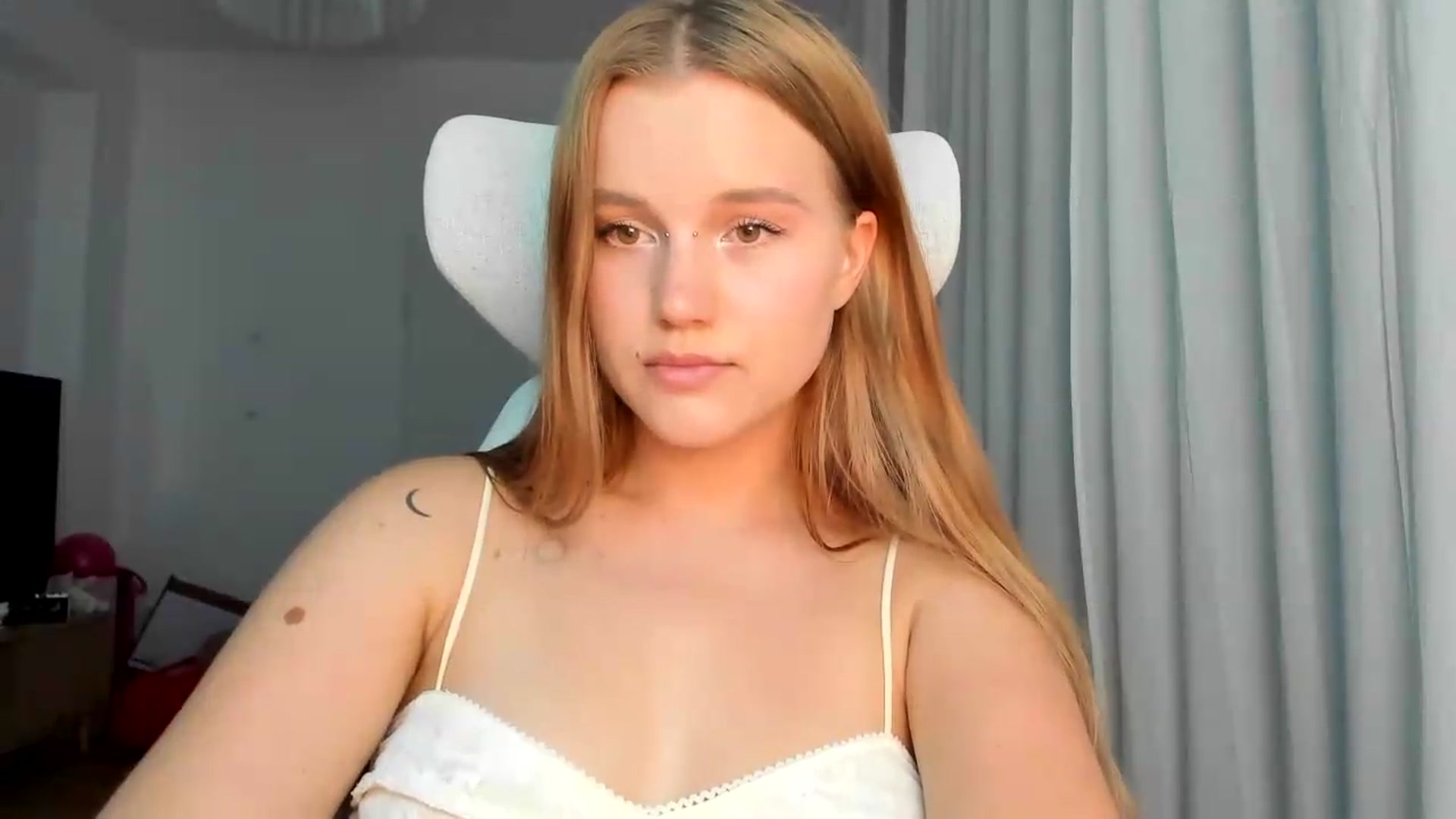Gallery image thumbnail from Lia_lisia's myfreecams stream on, 05/30/2026, 18:17 image 13 of 20