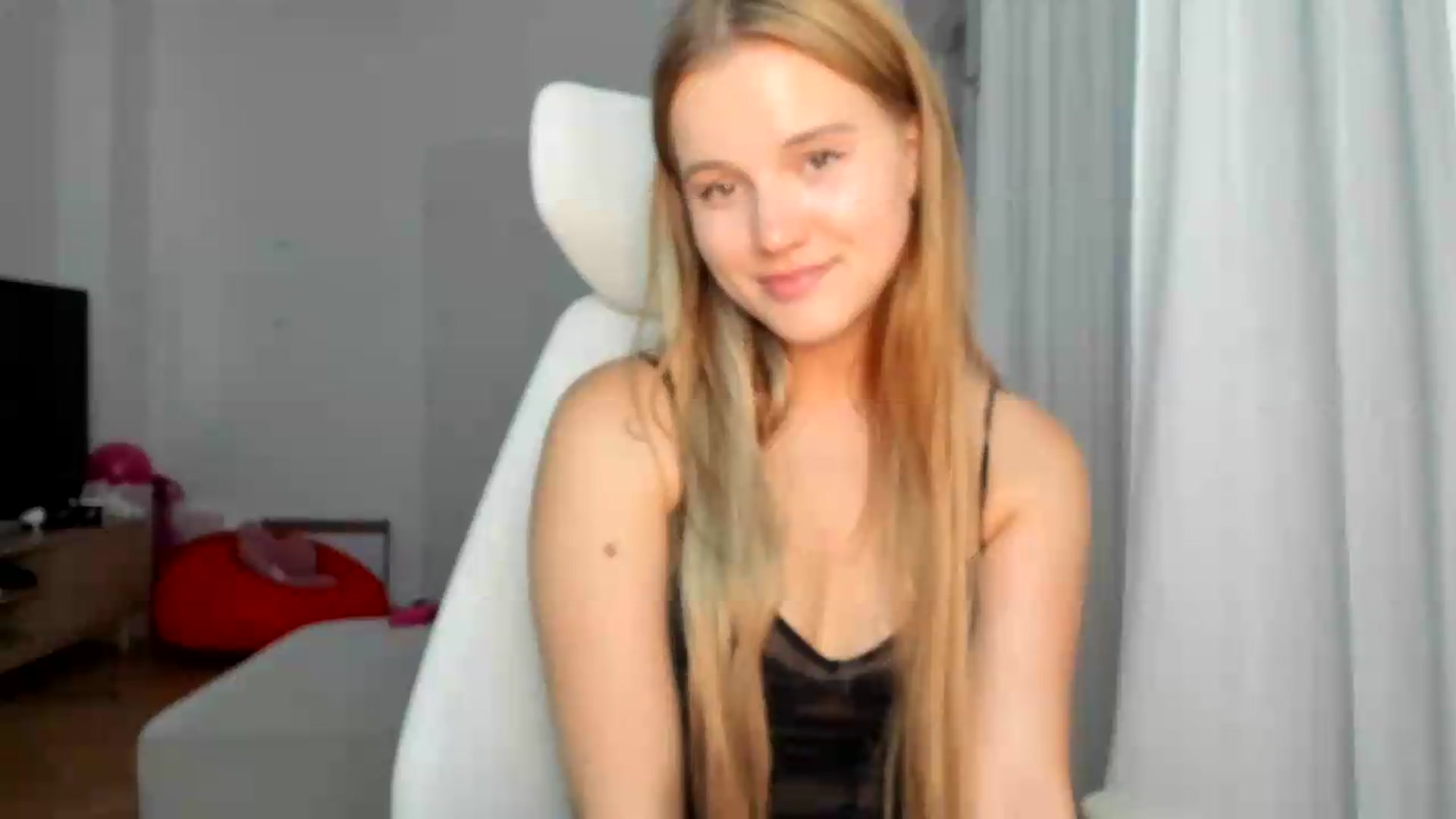Gallery image thumbnail from Lia_lisia's myfreecams stream on, 05/31/2026, 22:11 image 11 of 20