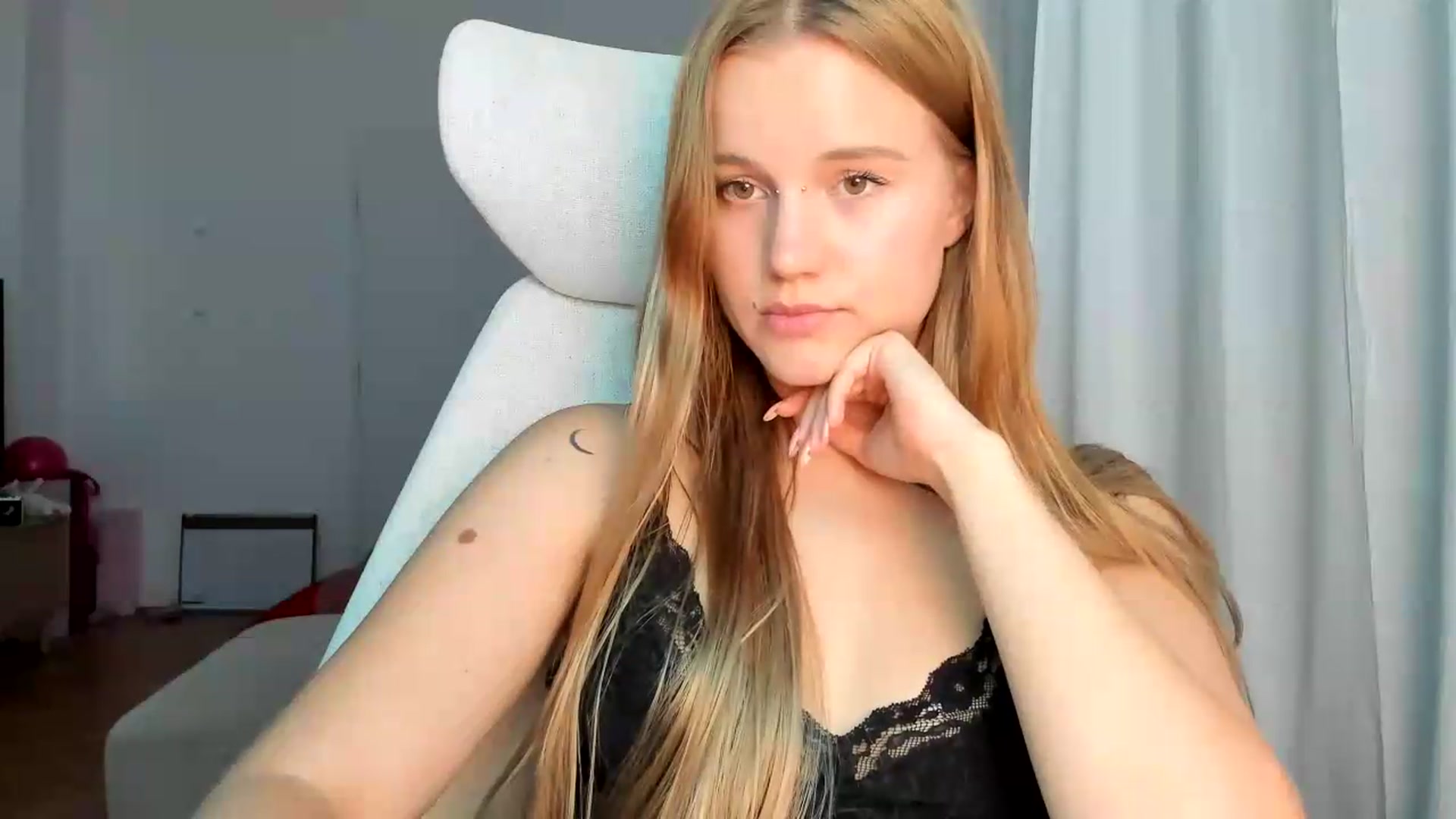 Gallery image thumbnail from Lia_lisia's myfreecams stream on, 06/02/2026, 18:02 image 20 of 20