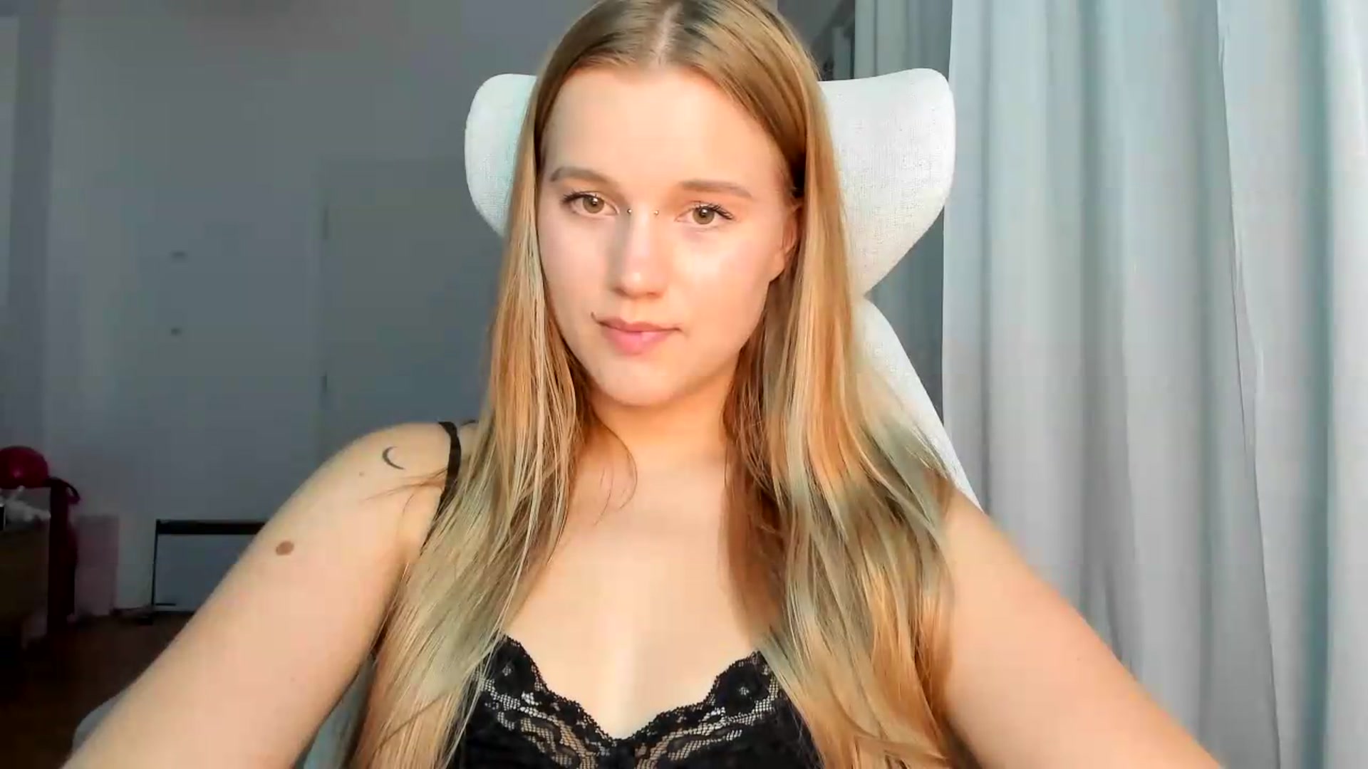 Gallery image thumbnail from Lia_lisia's myfreecams stream on, 06/02/2026, 19:37 image 4 of 20