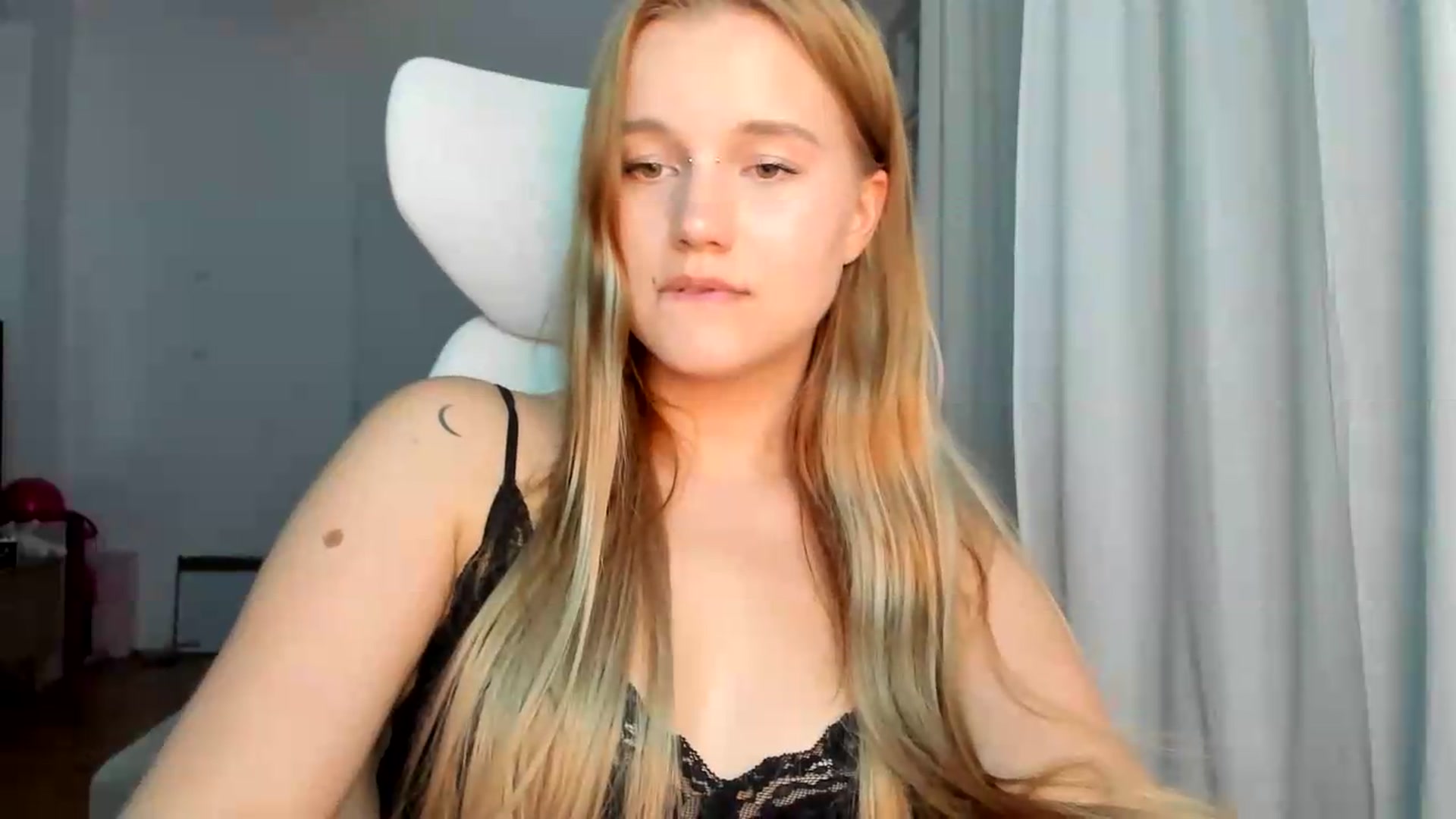 Gallery image thumbnail from Lia_lisia's myfreecams stream on, 06/02/2026, 19:37 image 16 of 20