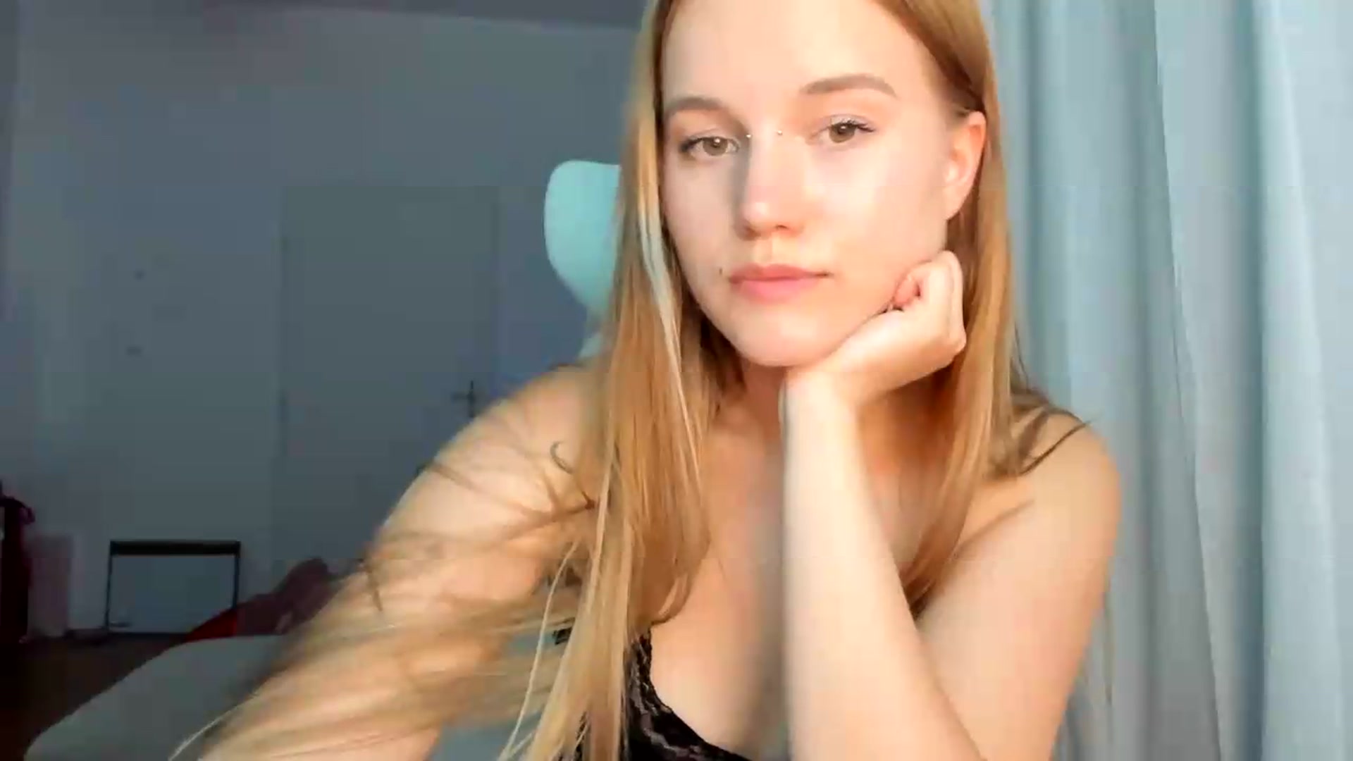 Gallery image thumbnail from Lia_lisia's myfreecams stream on, 06/02/2026, 21:04 image 17 of 20