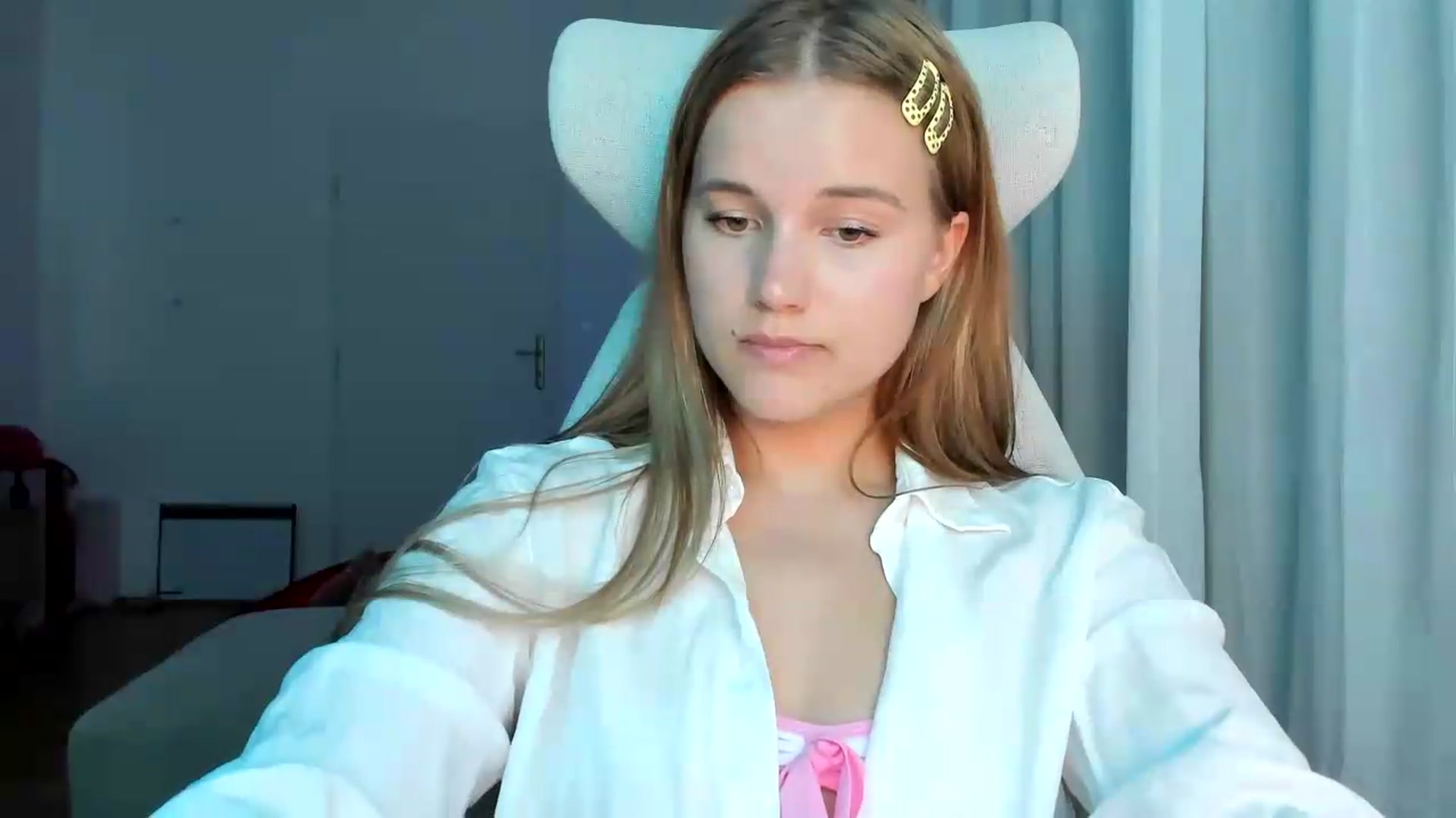 Gallery image thumbnail from Lia_lisia's myfreecams stream on, 06/04/2026, 19:37 image 15 of 20
