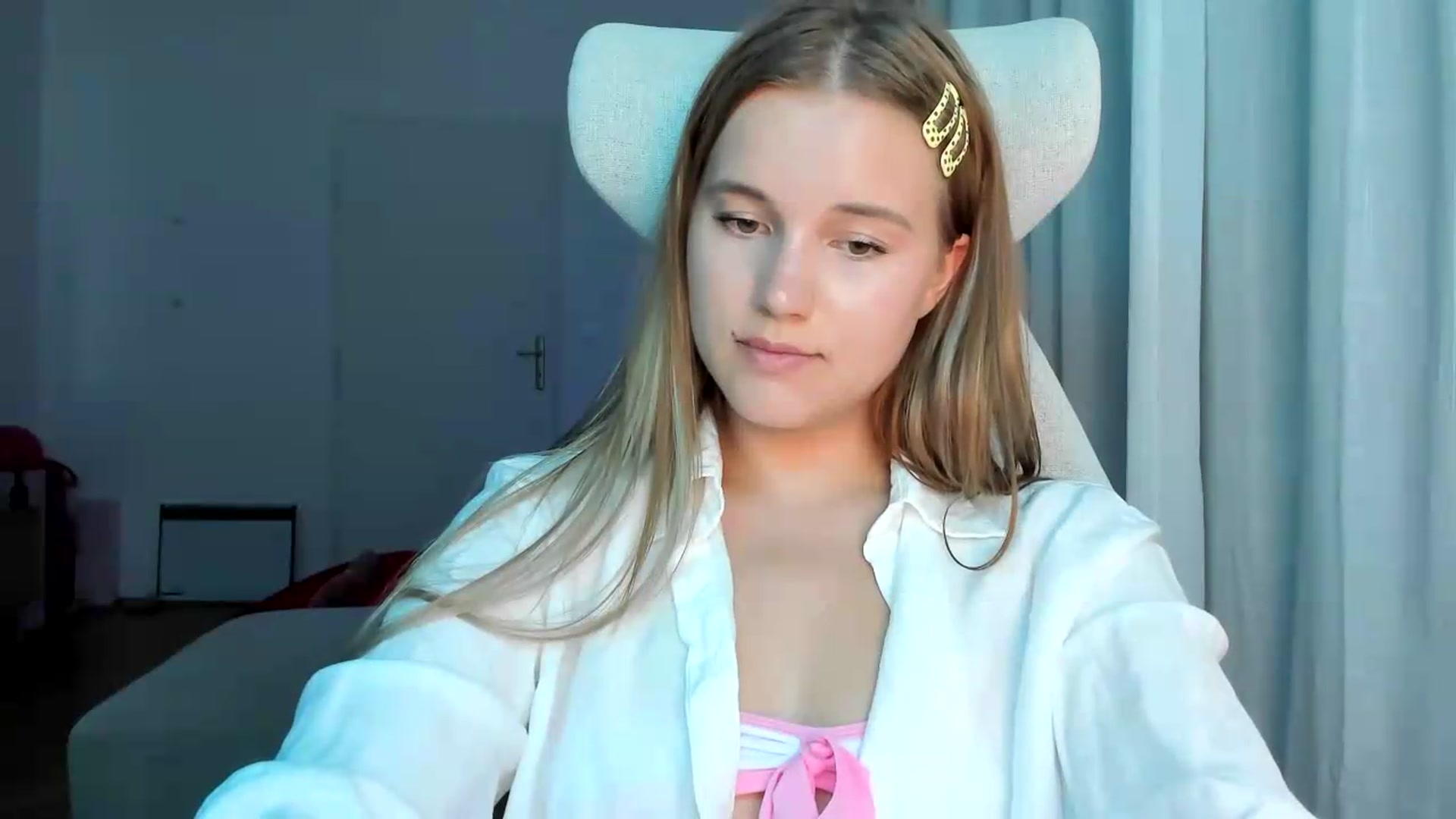 Gallery image thumbnail from Lia_lisia's myfreecams stream on, 06/04/2026, 19:37 image 16 of 20