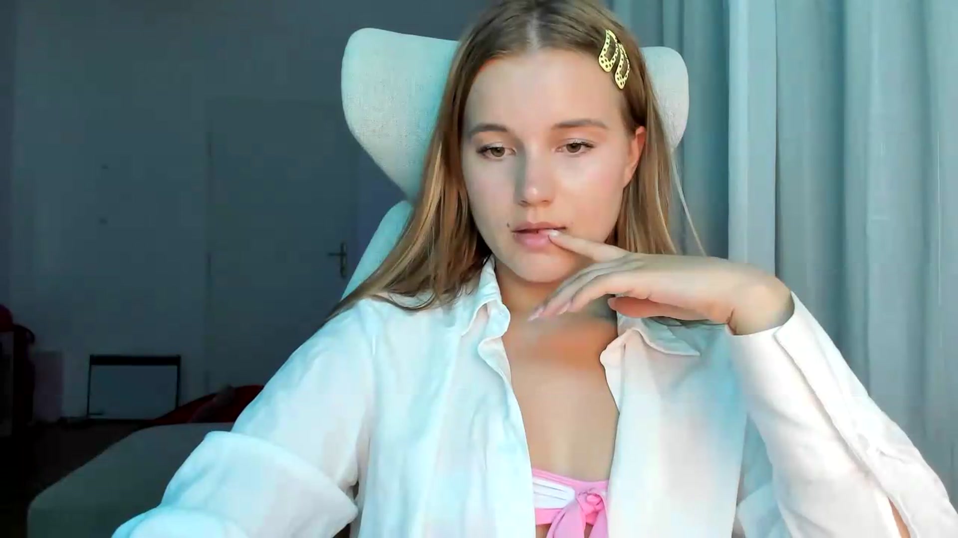 Gallery image thumbnail from Lia_lisia's myfreecams stream on, 06/04/2026, 19:37 image 18 of 20