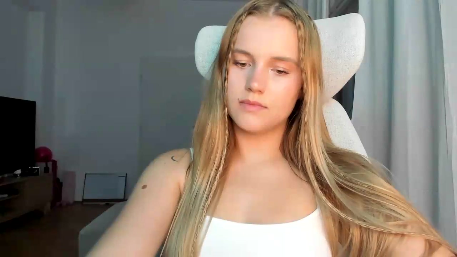 Gallery image thumbnail from Lia_lisia's myfreecams stream on, 06/06/2026, 17:15 image 20 of 20